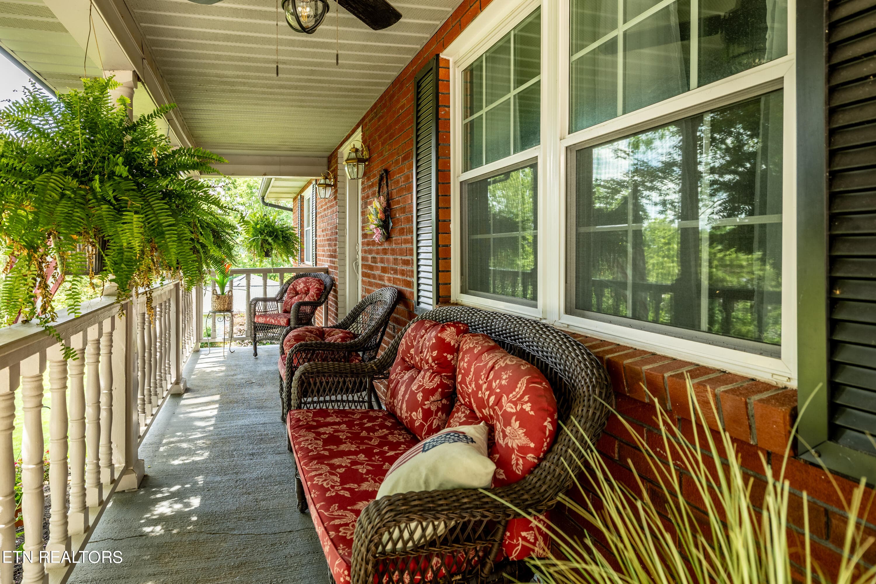 Covered Front Porch - 2814 Montvale Rd, Maryville, TN 37803