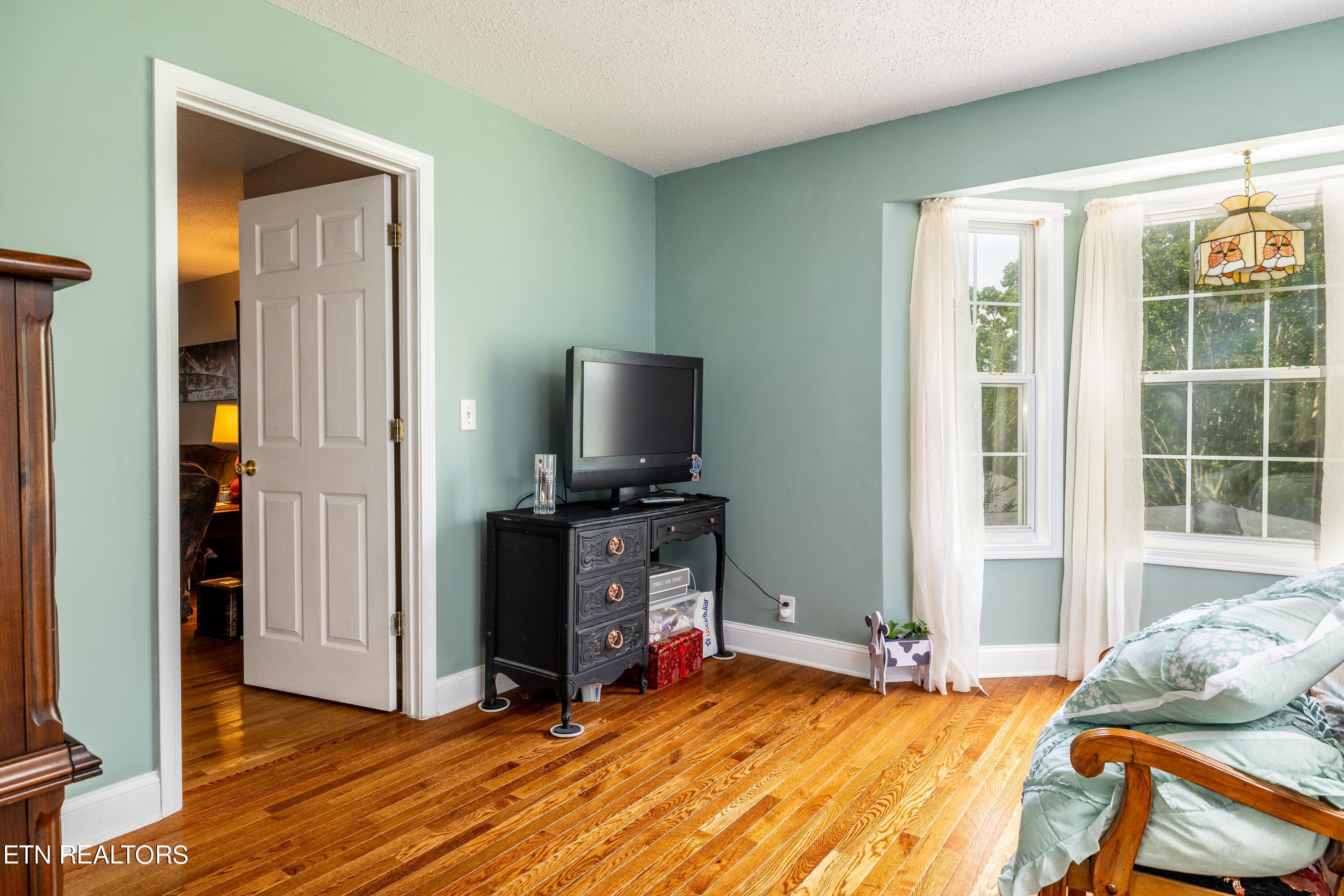 Bay Window - 2814 Montvale Rd, Maryville, TN 37803