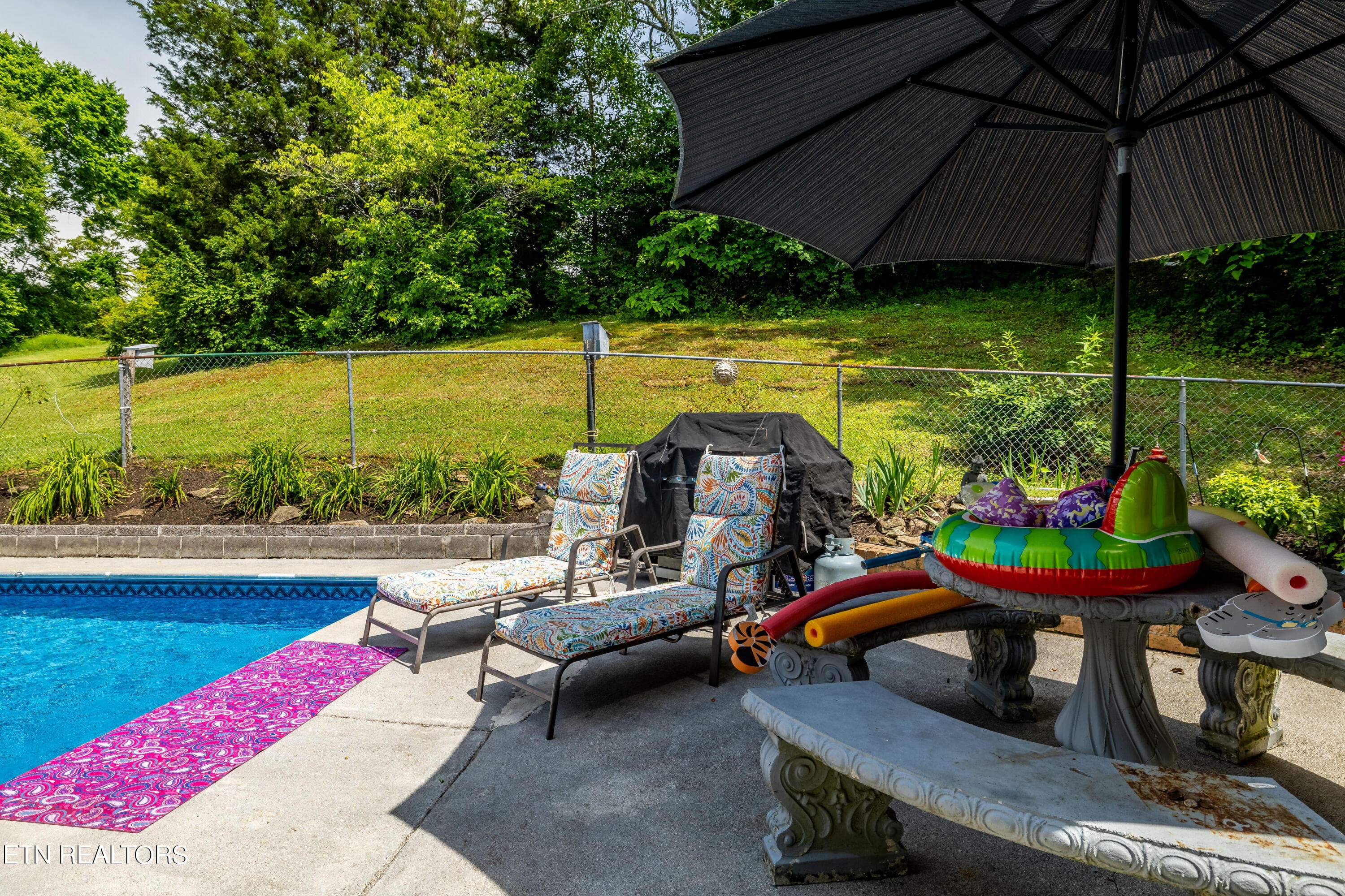 Concrete Patio Table - 2814 Montvale Rd, Maryville, TN 37803