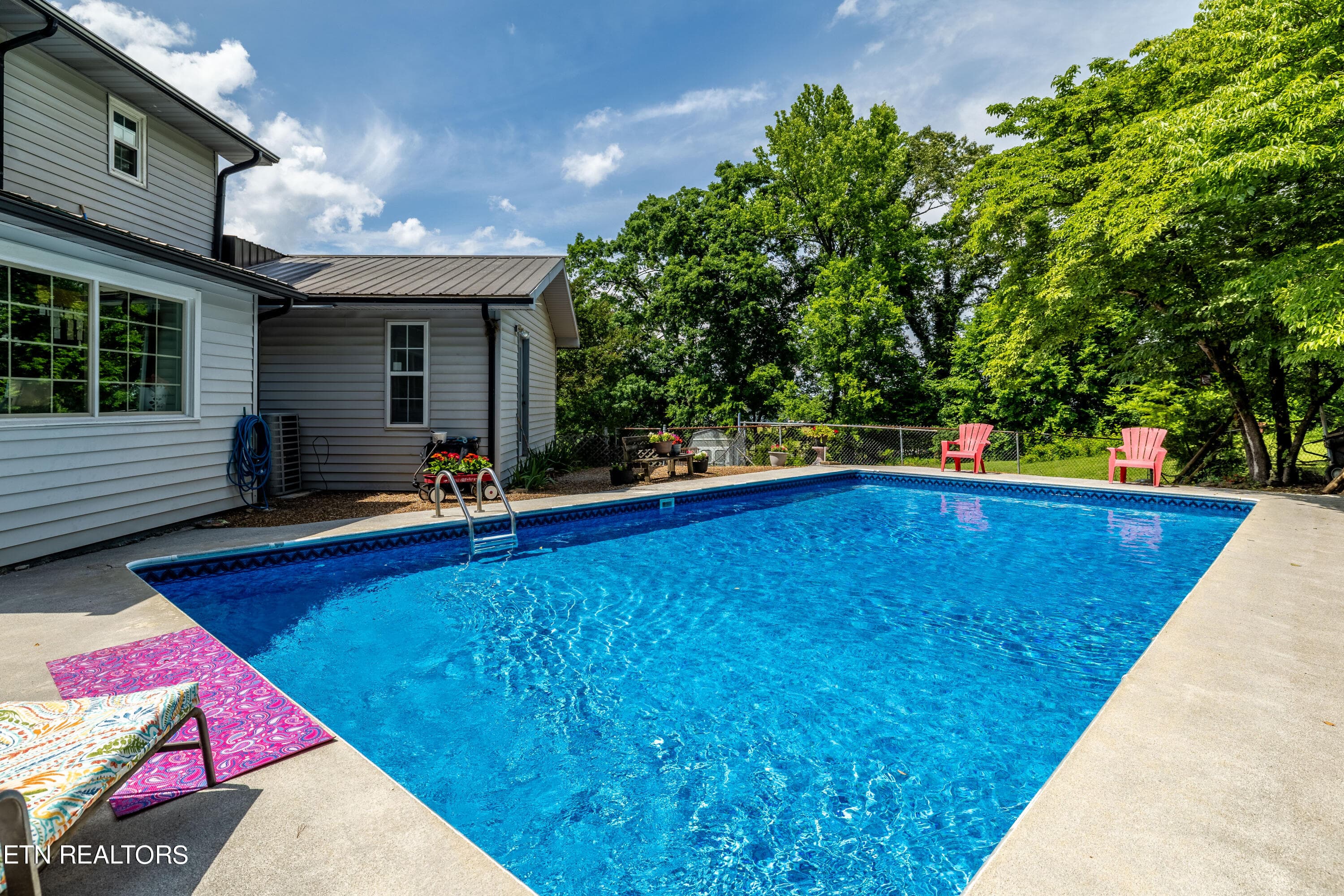 Ready for Summer - 2814 Montvale Rd, Maryville, TN 37803