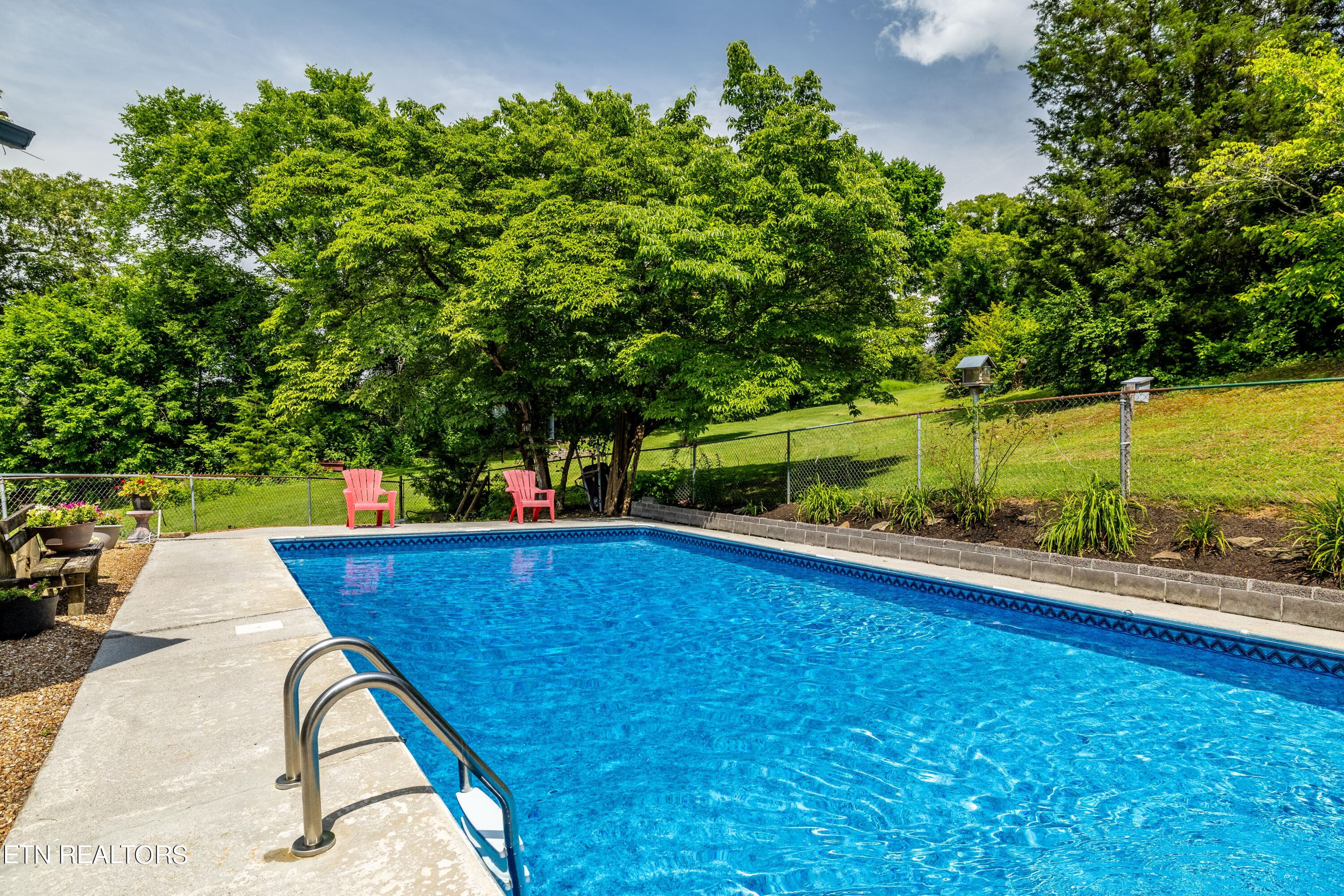 Refreshing - 2814 Montvale Rd, Maryville, TN 37803