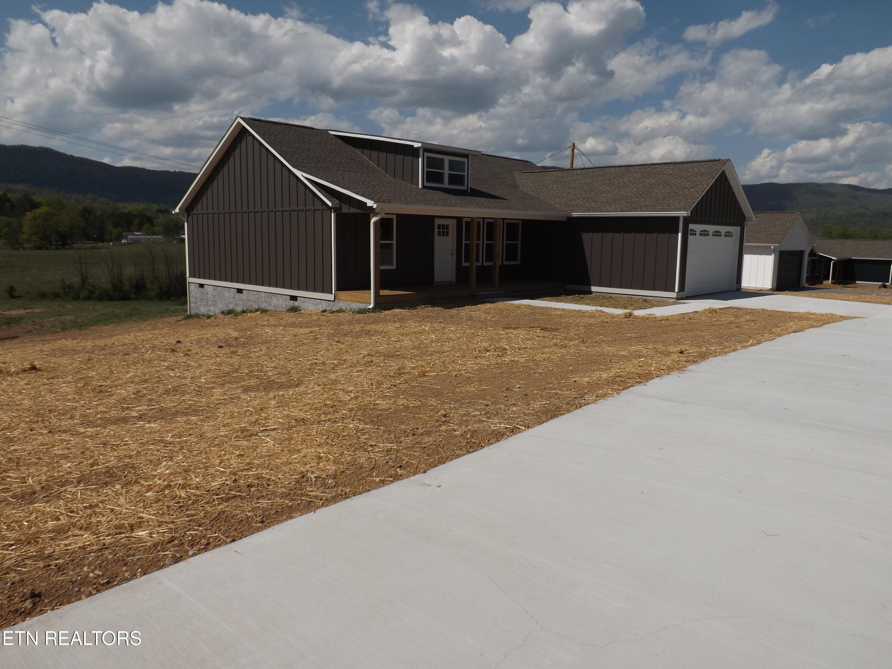 DSCF3905 - 935 Shawanee Rd, Harrogate, TN 37752