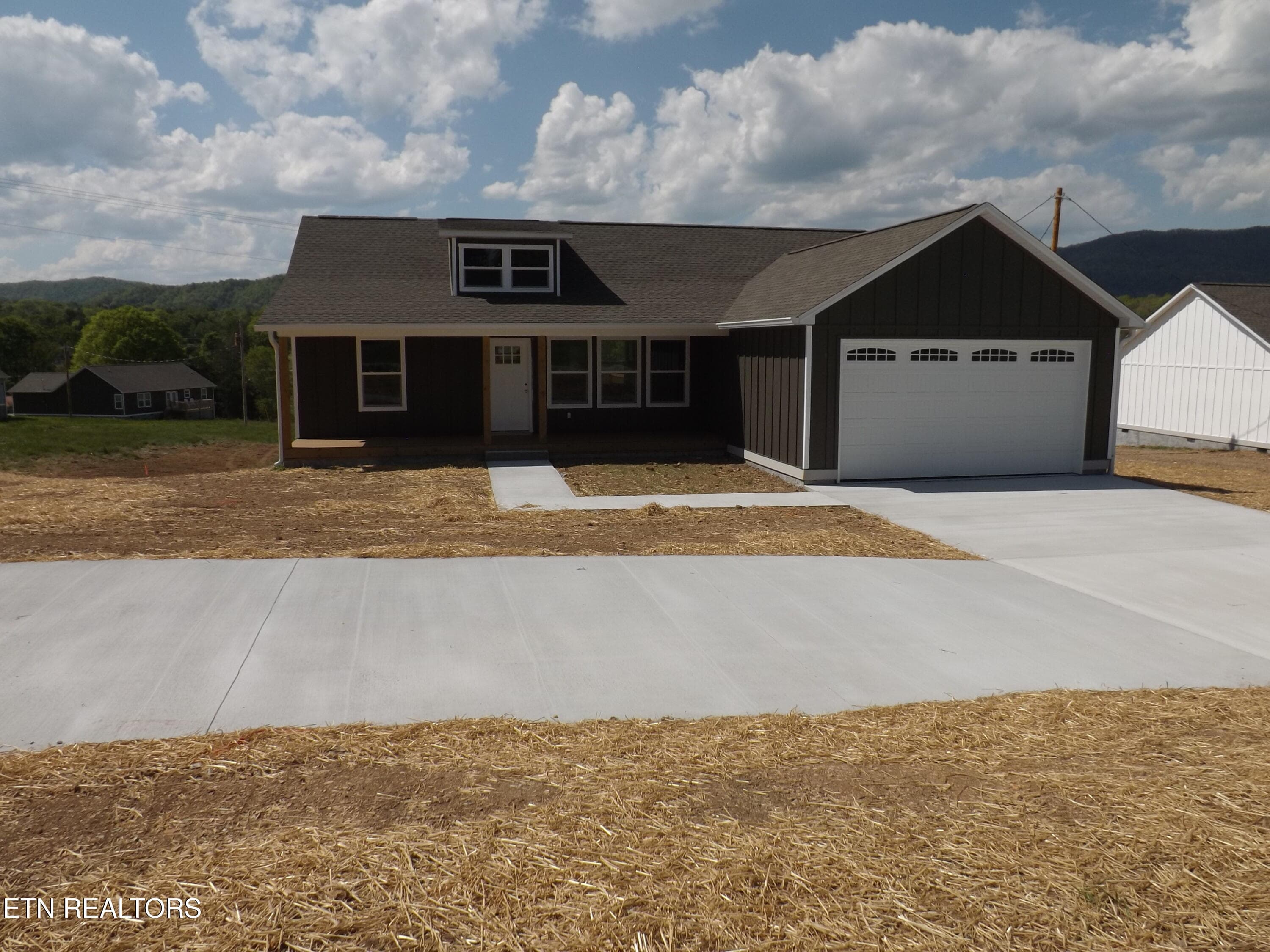 DSCF3906 - 935 Shawanee Rd, Harrogate, TN 37752