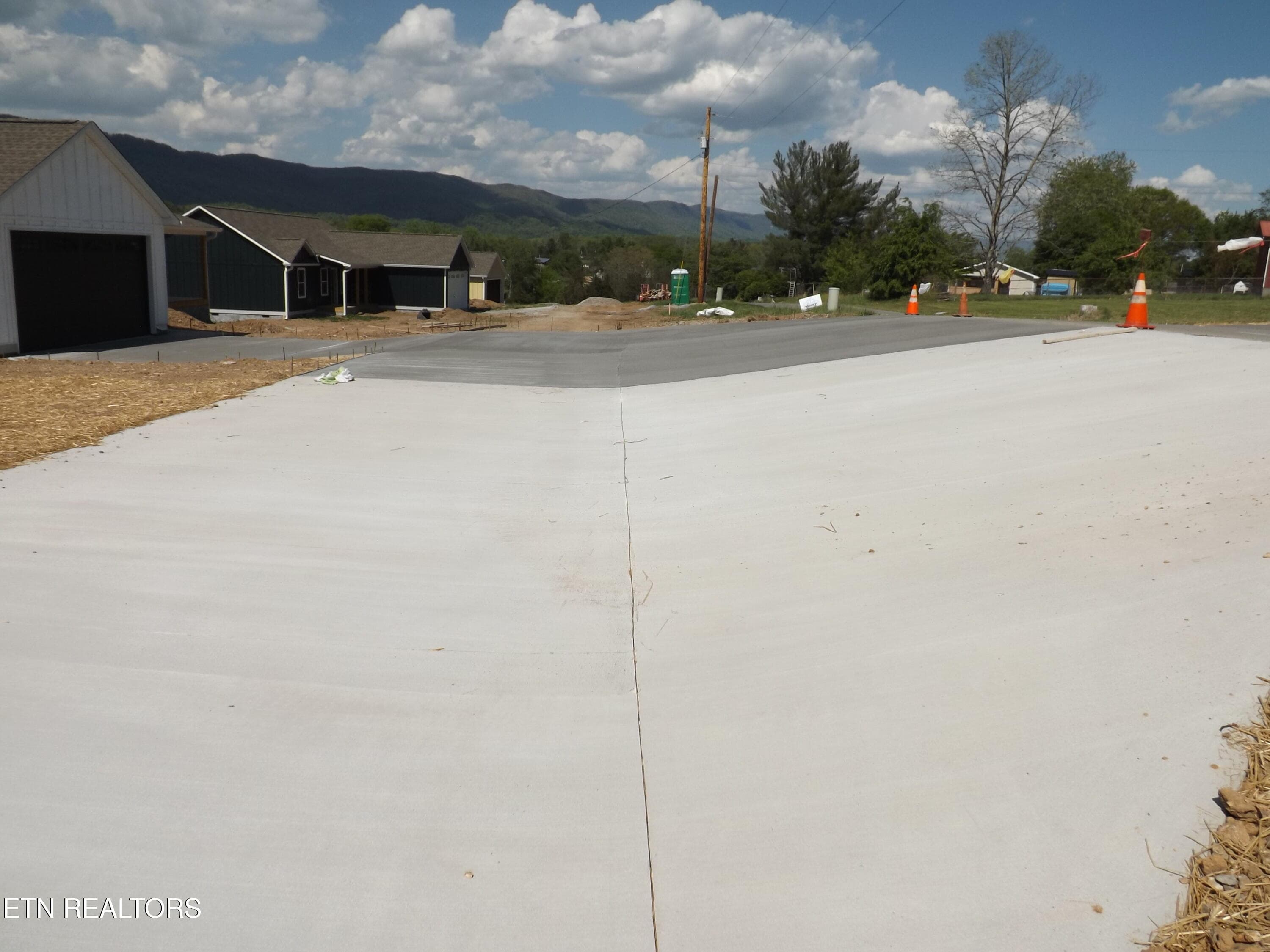 DSCF3923 - 935 Shawanee Rd, Harrogate, TN 37752