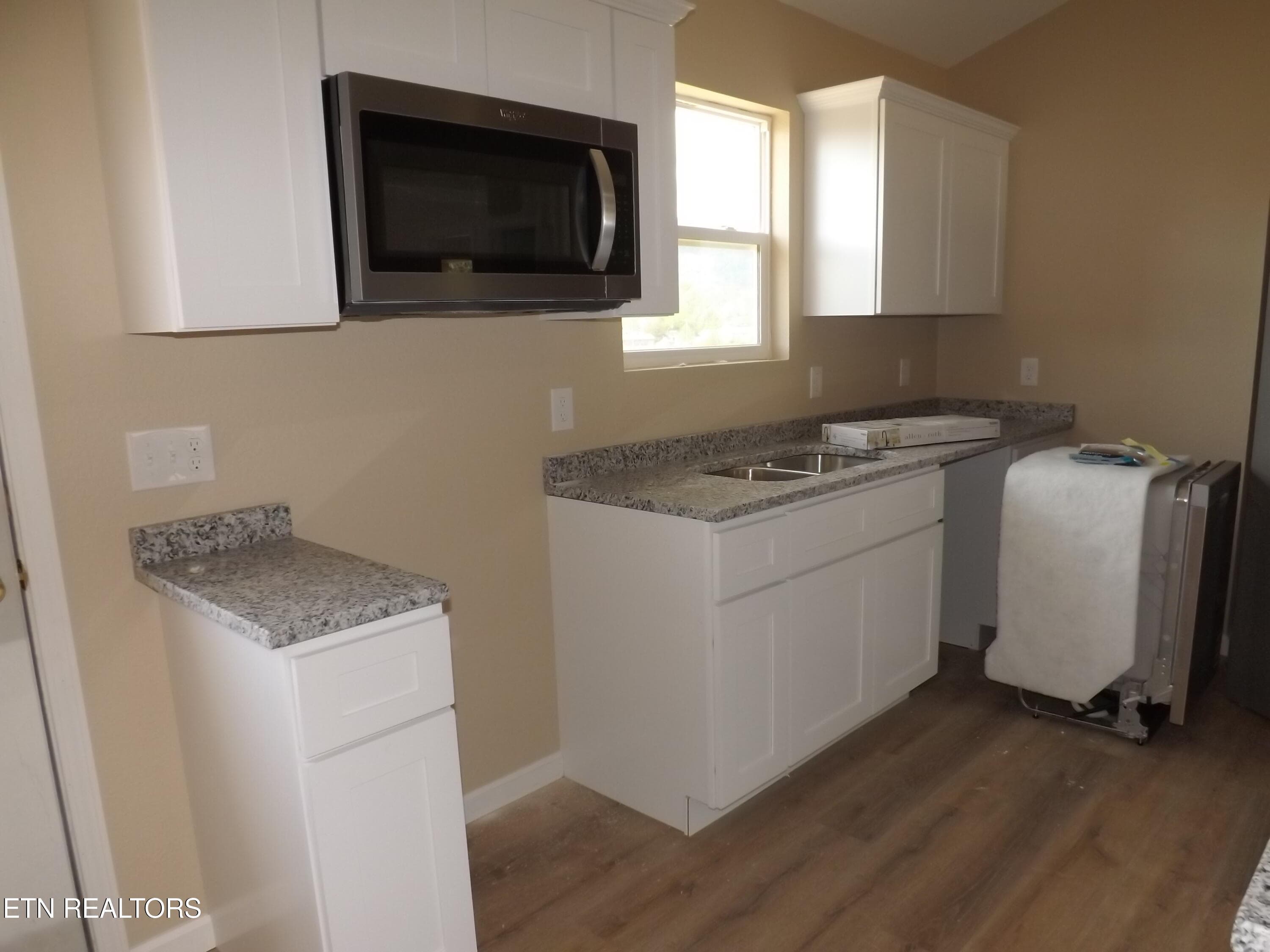 DSCF3950 - 941 Shawanee Rd, Harrogate, TN 37752