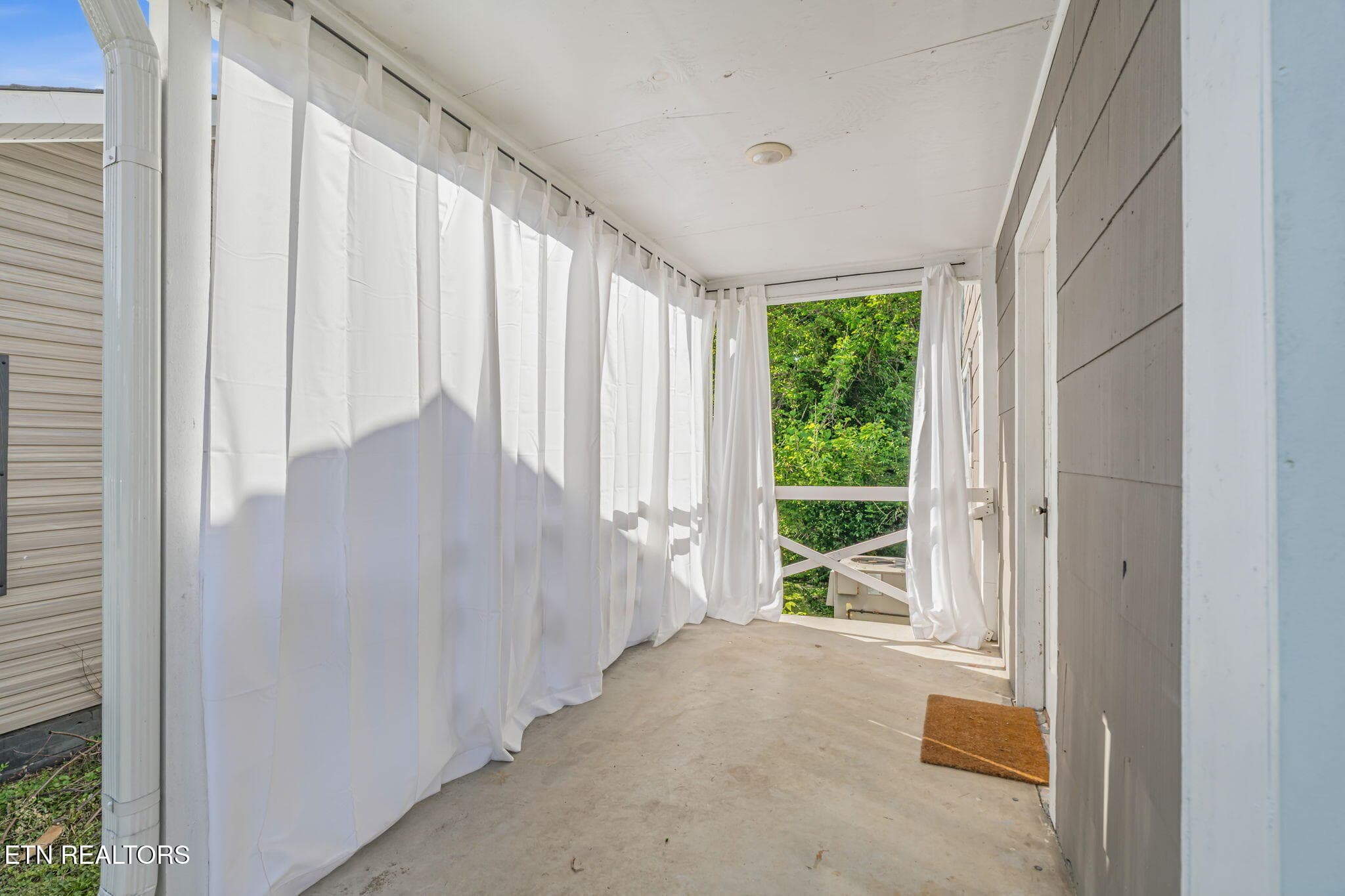 Porch - 822 Radford Place, Knoxville, TN 37917, Knoxville