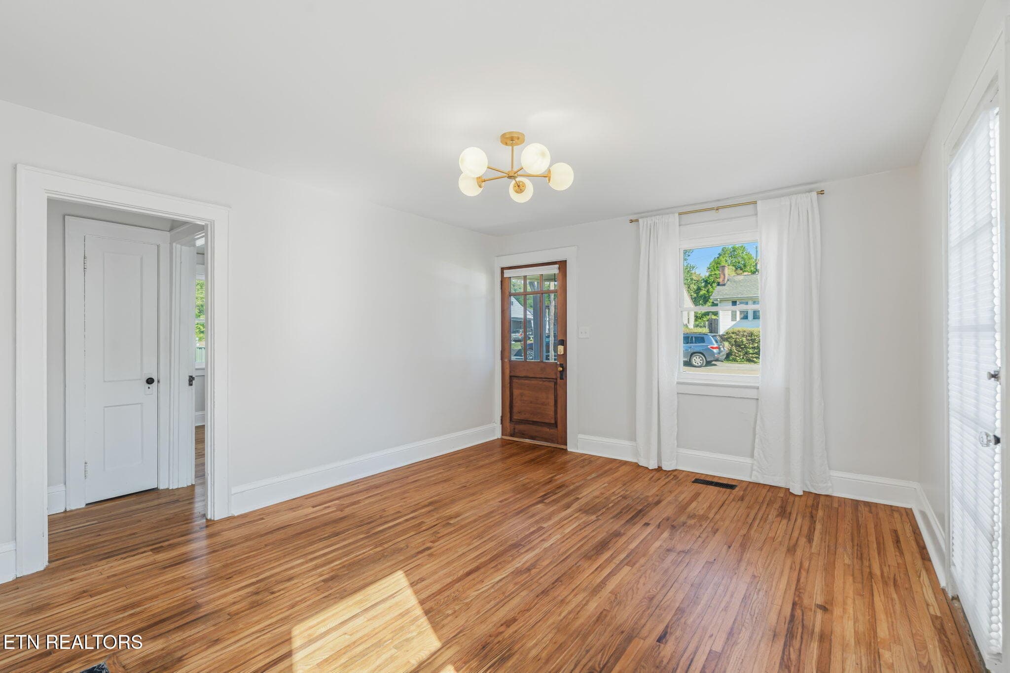 Living - 822 Radford Place, Knoxville, TN 37917, Knoxville