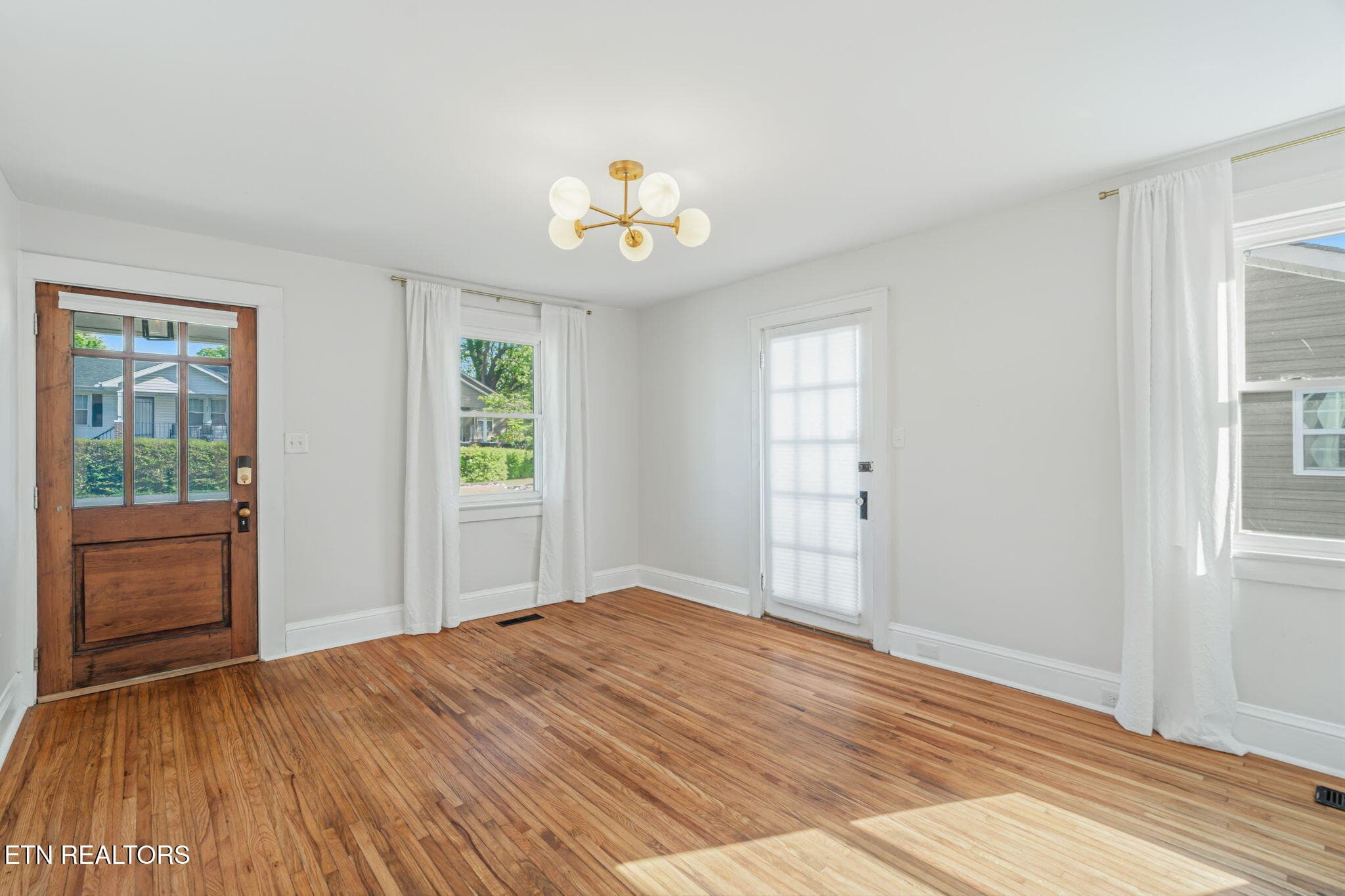 Living - 822 Radford Place, Knoxville, TN 37917, Knoxville