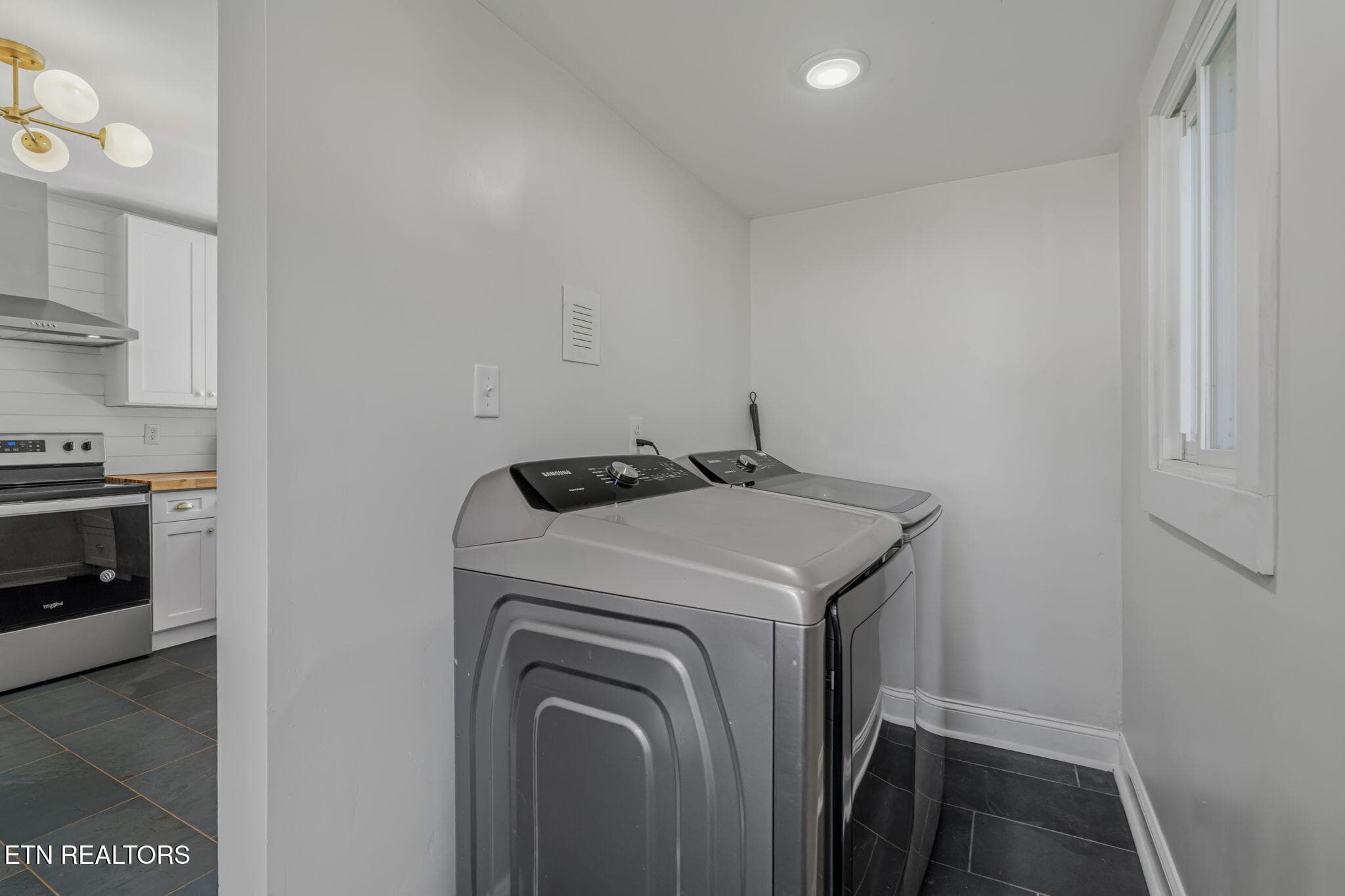 Laundry - 822 Radford Place, Knoxville, TN 37917, Knoxville