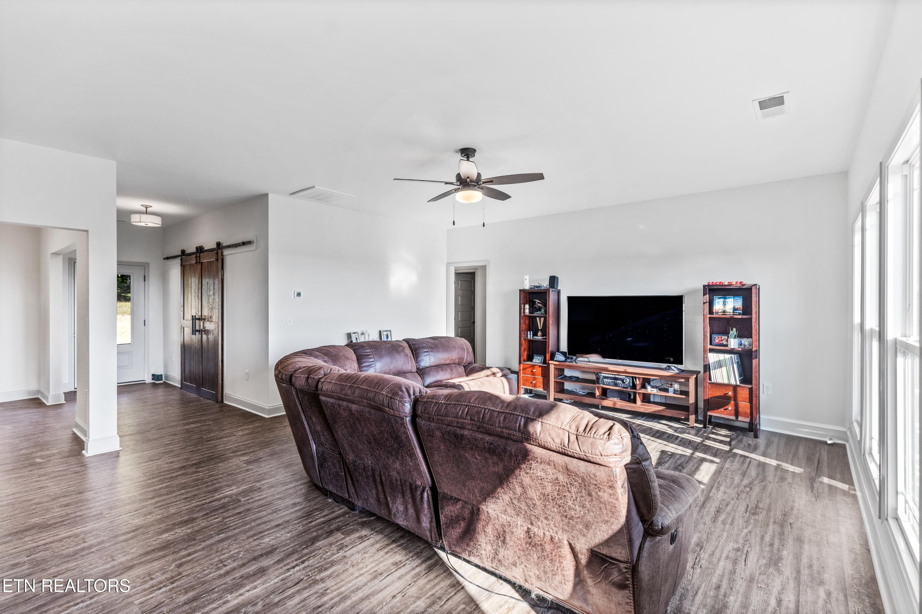 146A9246 - 610 Summer City Firetower Rd, Pikeville, TN 37367