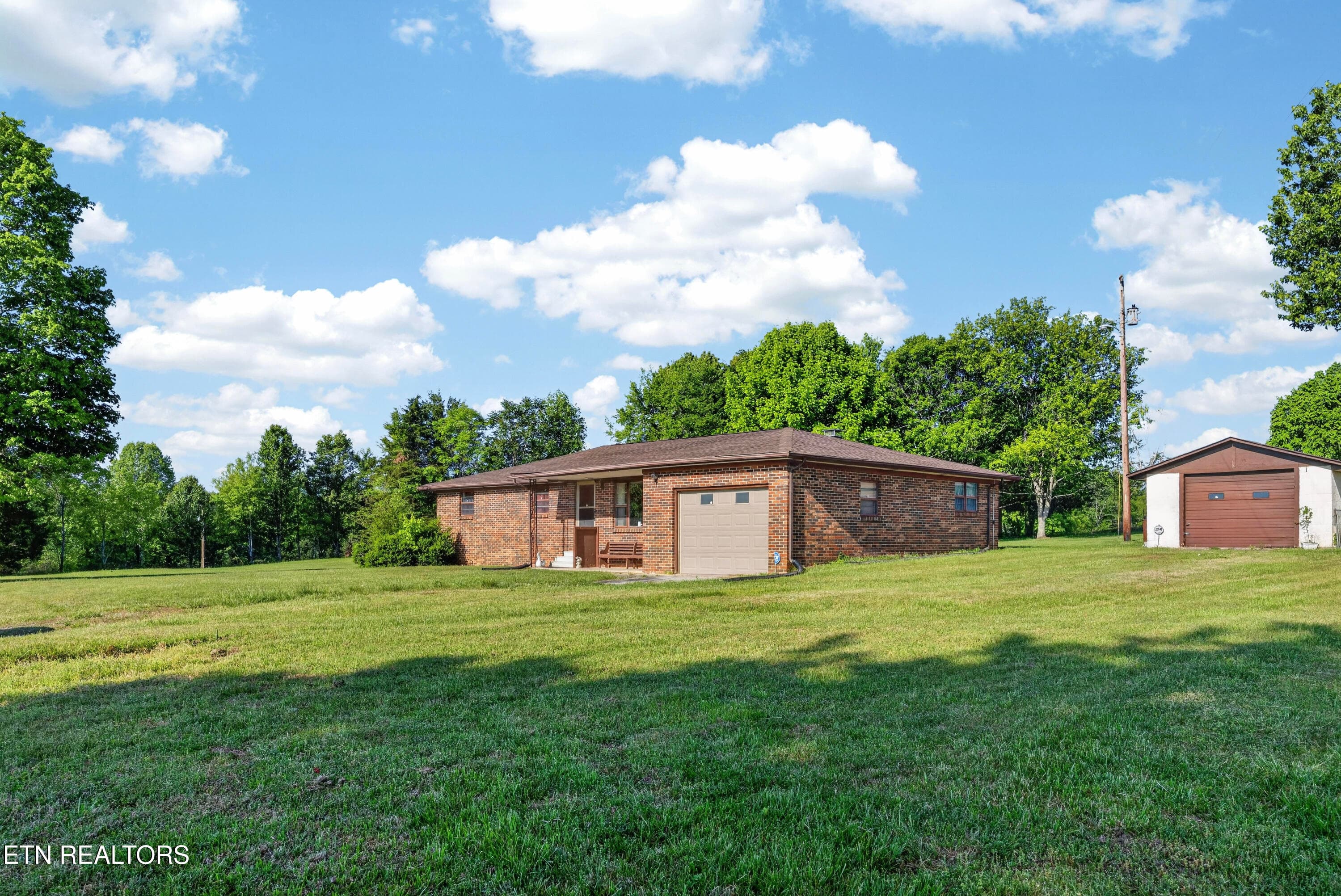 2-003_7-8N5A5636 - 1018 New Hope Rd, Hilham, TN 38568