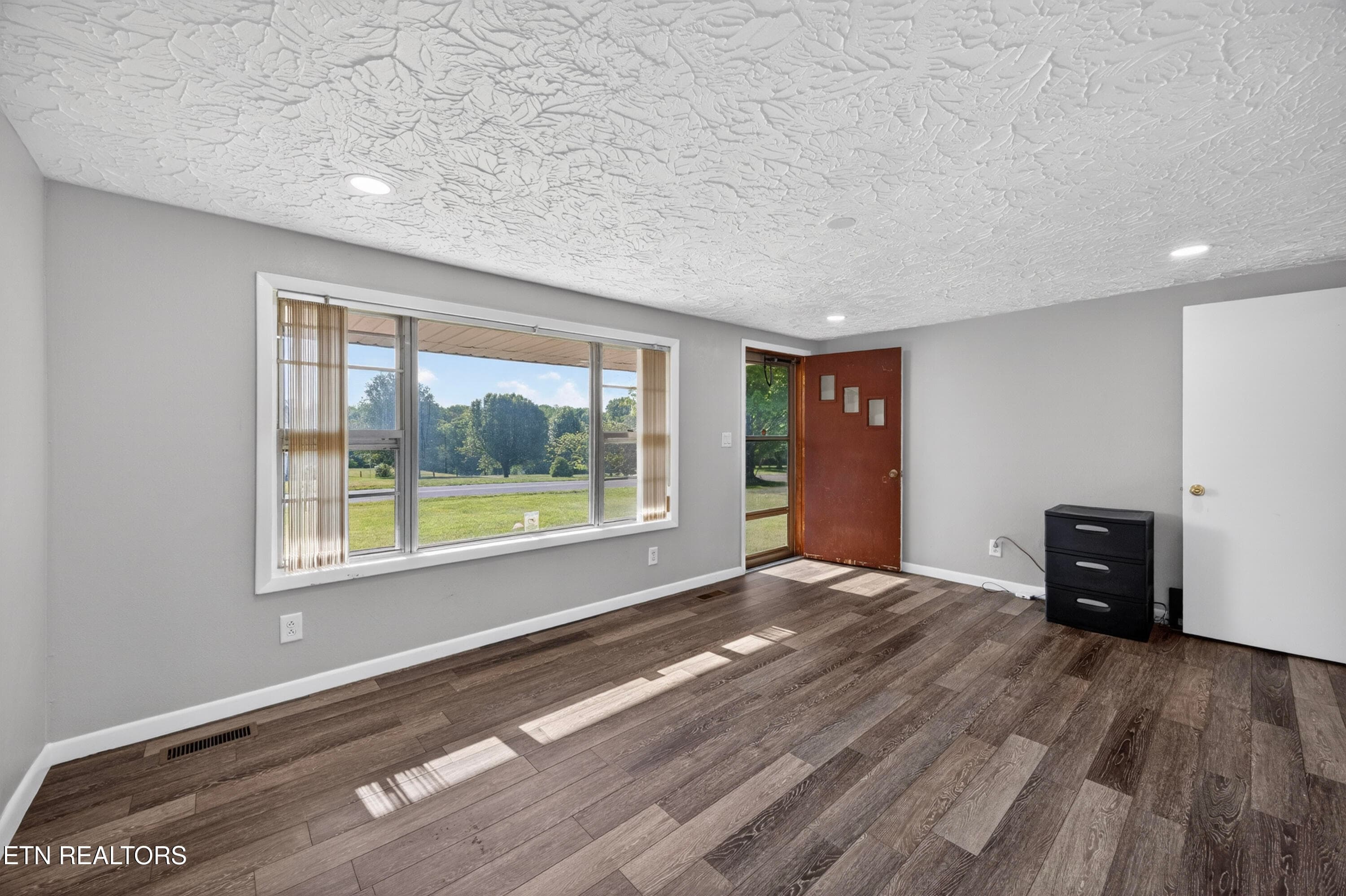 8-005_13-8N5A5648 - 1018 New Hope Rd, Hilham, TN 38568