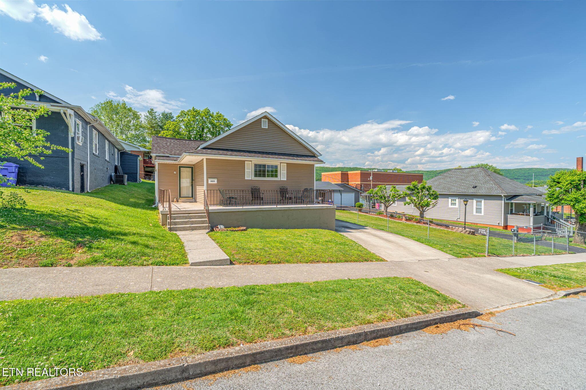 905 Cumberland St, Harriman, TN 37748