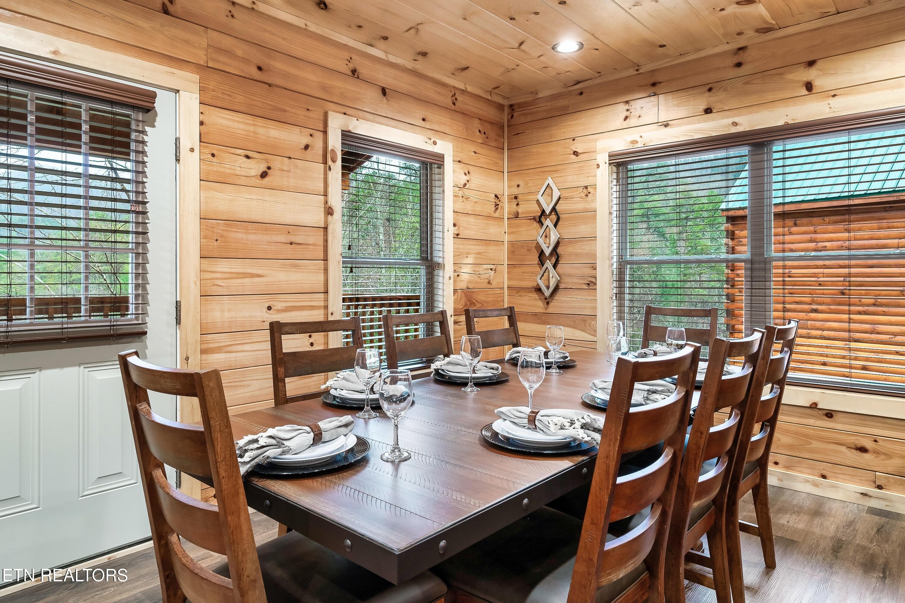 809SR-7 - 809 String Run Way, Pigeon Forge, TN 37863
