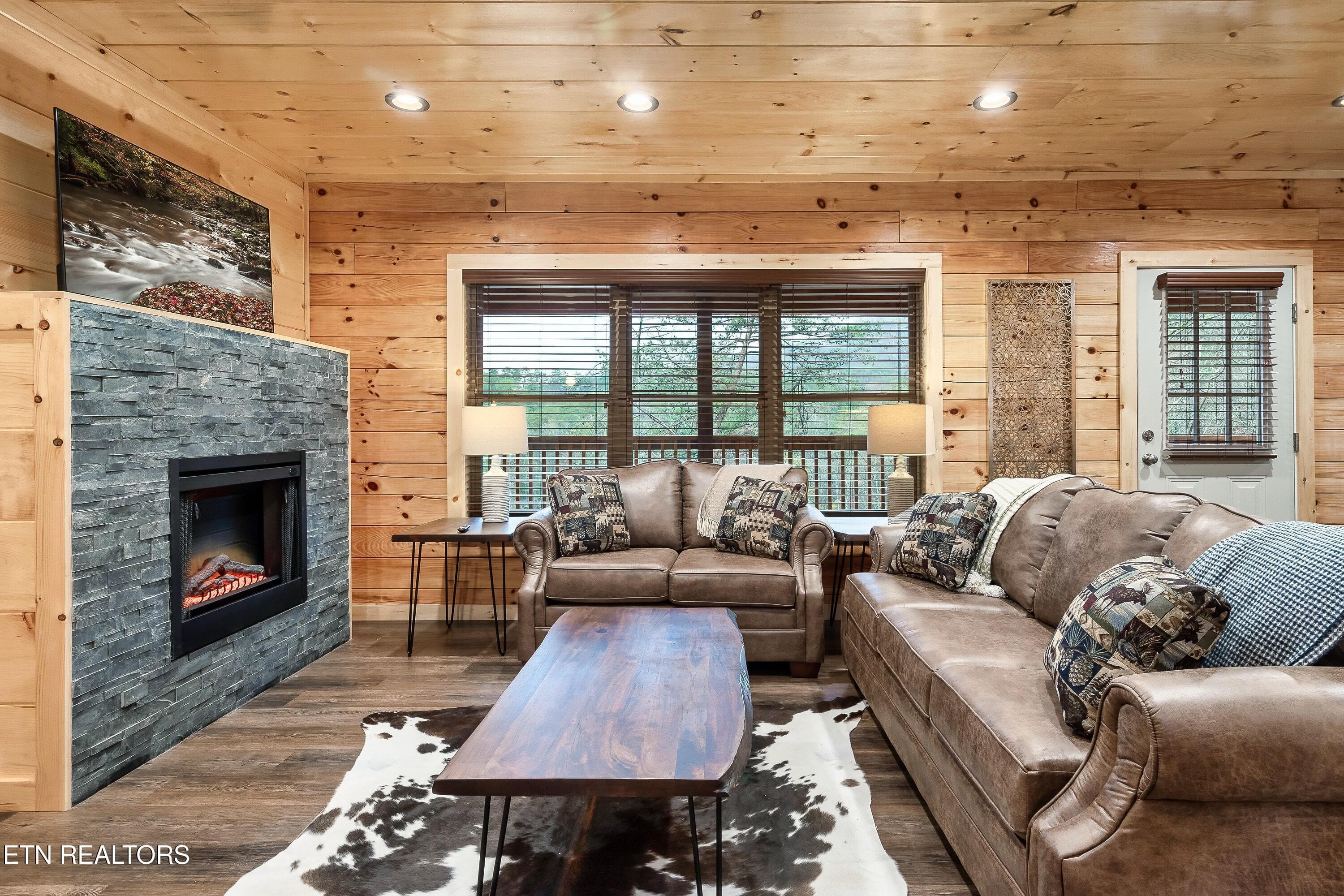809SR-10 - 809 String Run Way, Pigeon Forge, TN 37863