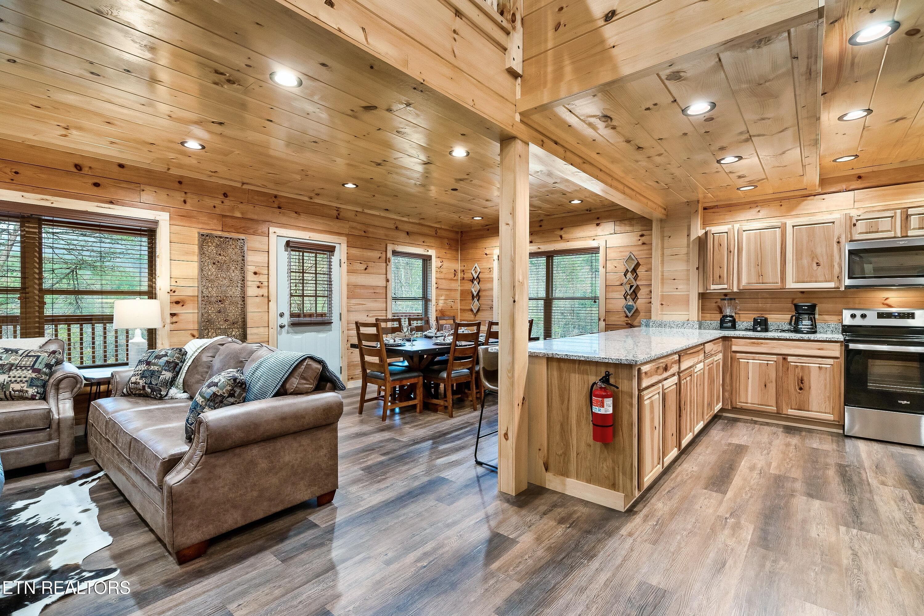 809SR-11 - 809 String Run Way, Pigeon Forge, TN 37863