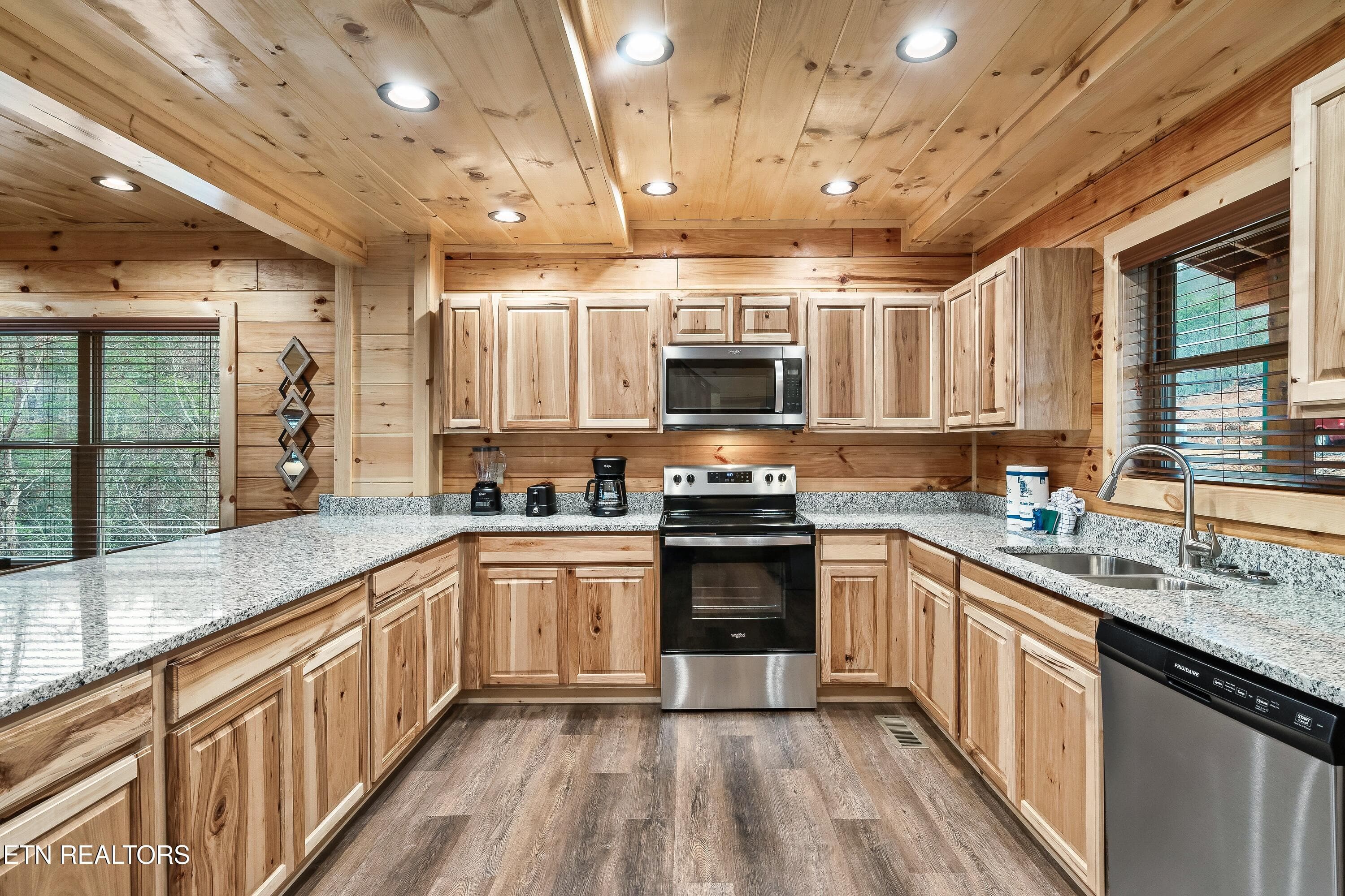 809SR-13 - 809 String Run Way, Pigeon Forge, TN 37863