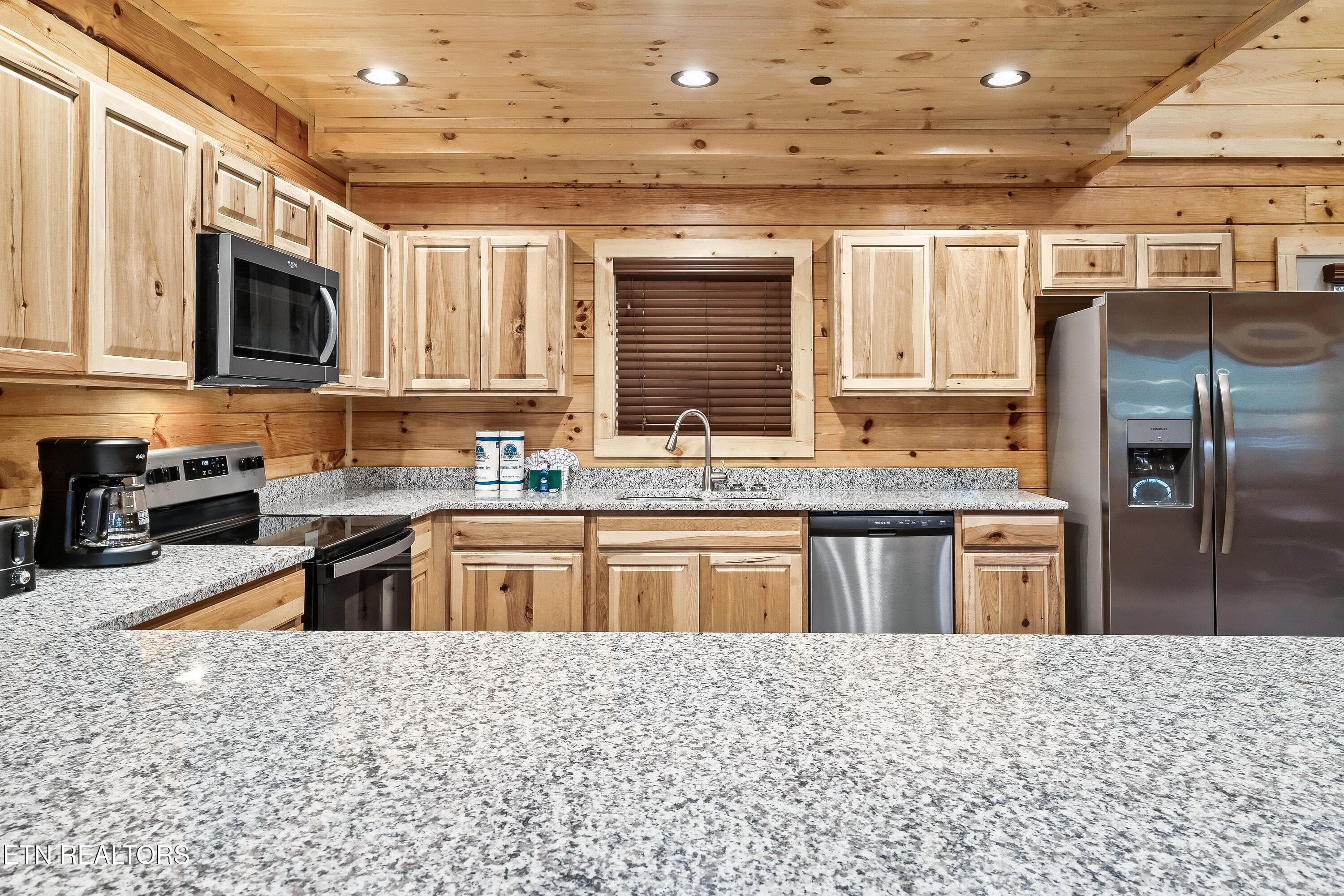 809SR-14 - 809 String Run Way, Pigeon Forge, TN 37863