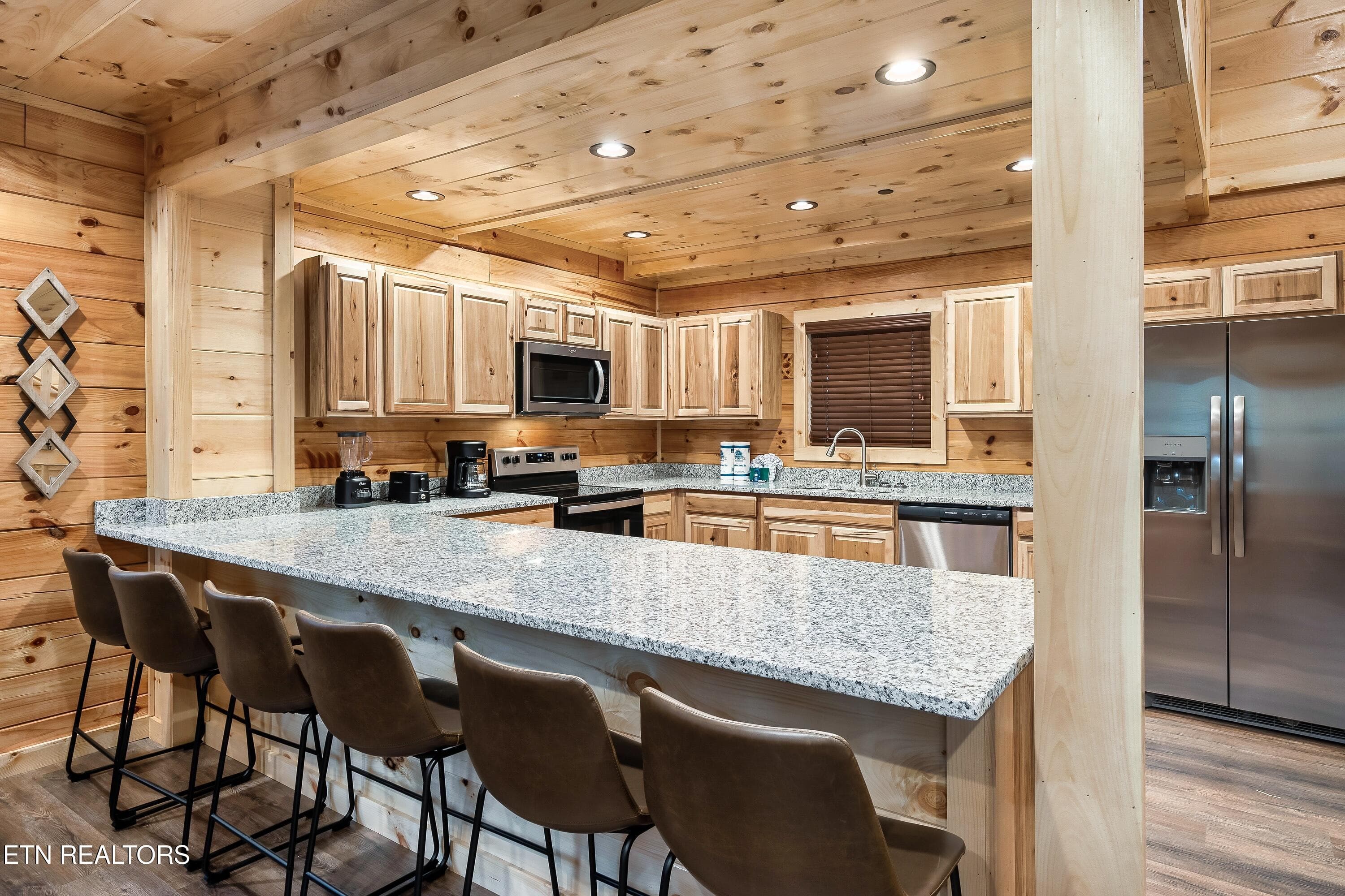 809SR-15 - 809 String Run Way, Pigeon Forge, TN 37863