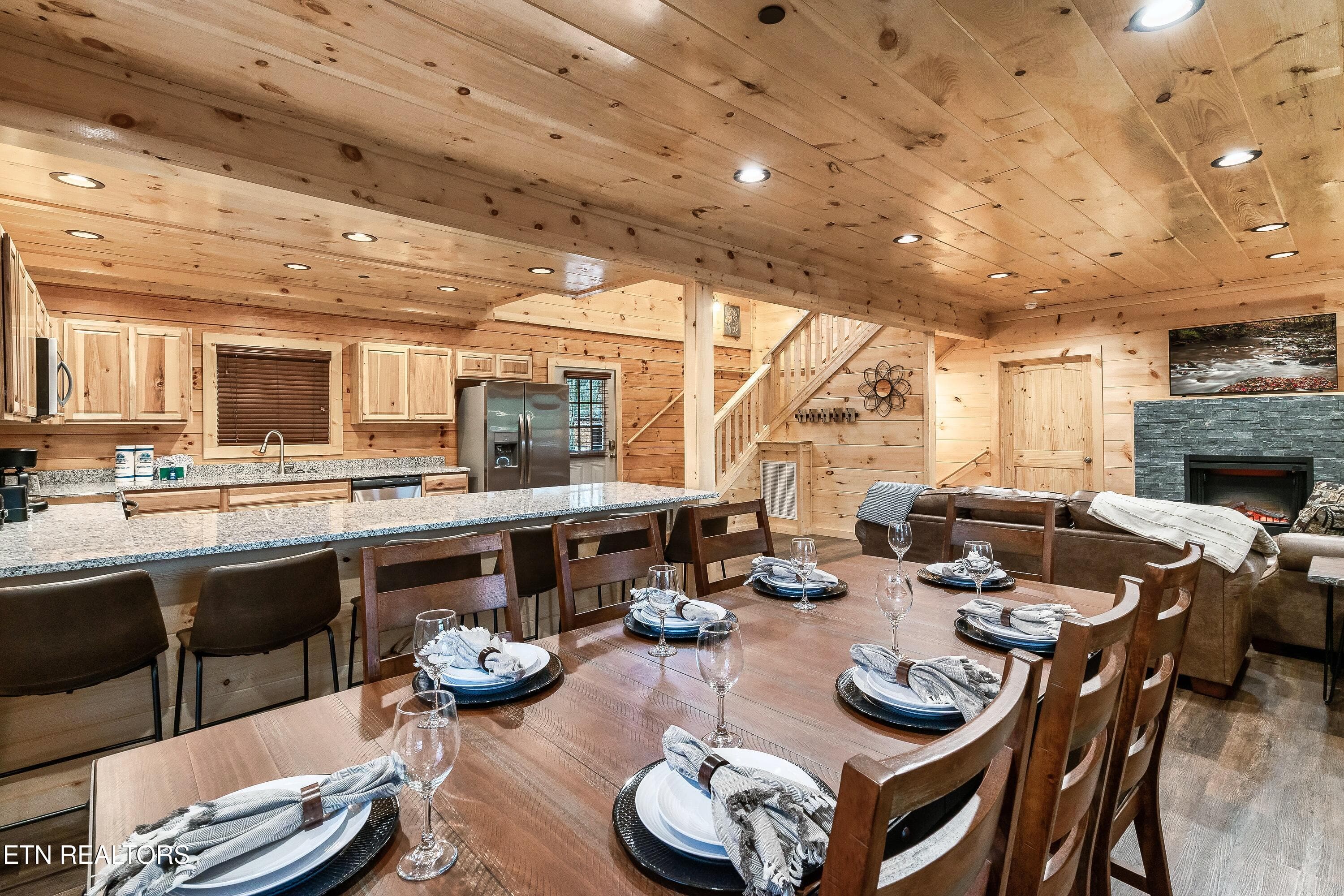 809SR-16 - 809 String Run Way, Pigeon Forge, TN 37863