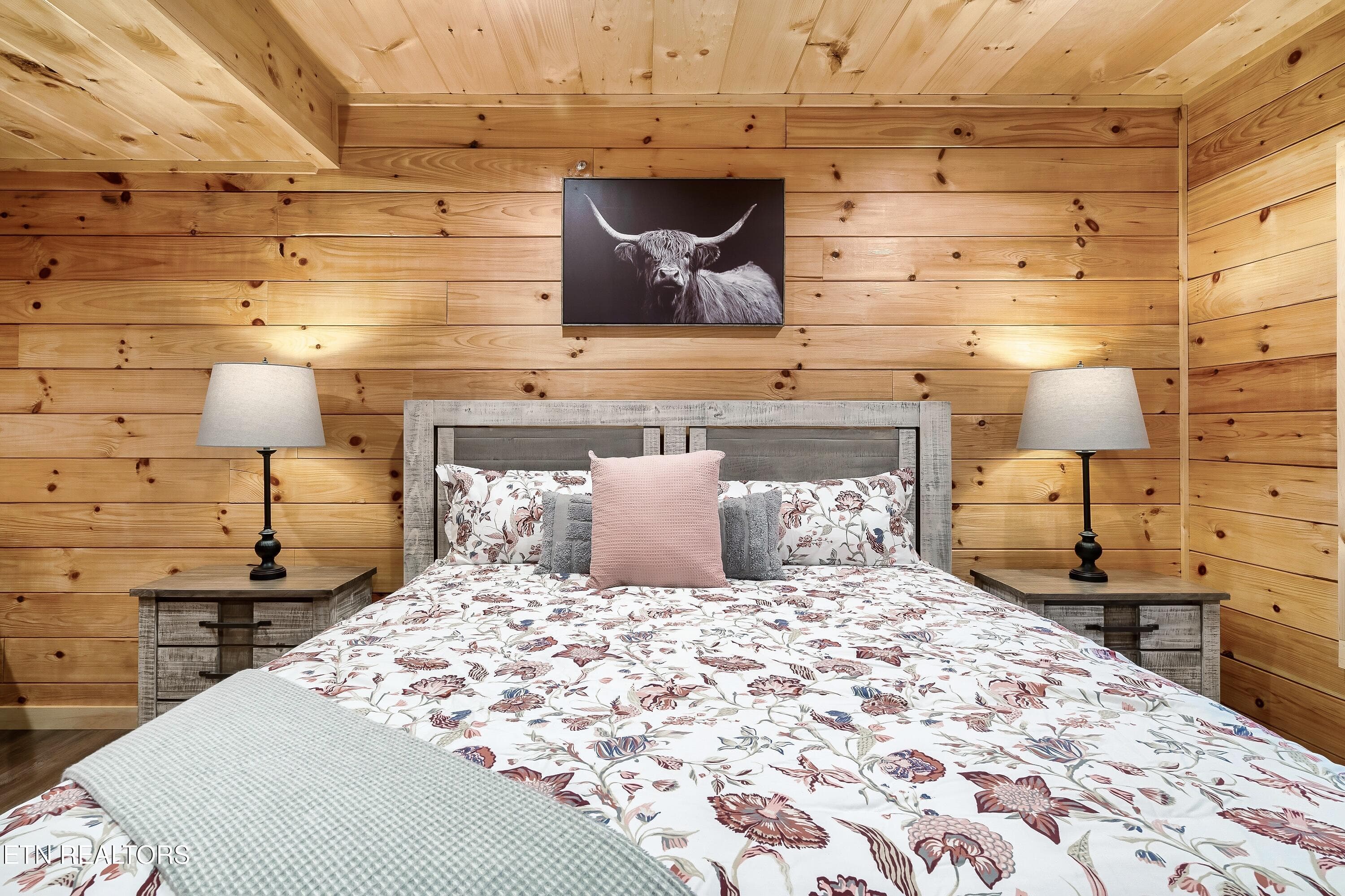 809SR-19 - 809 String Run Way, Pigeon Forge, TN 37863