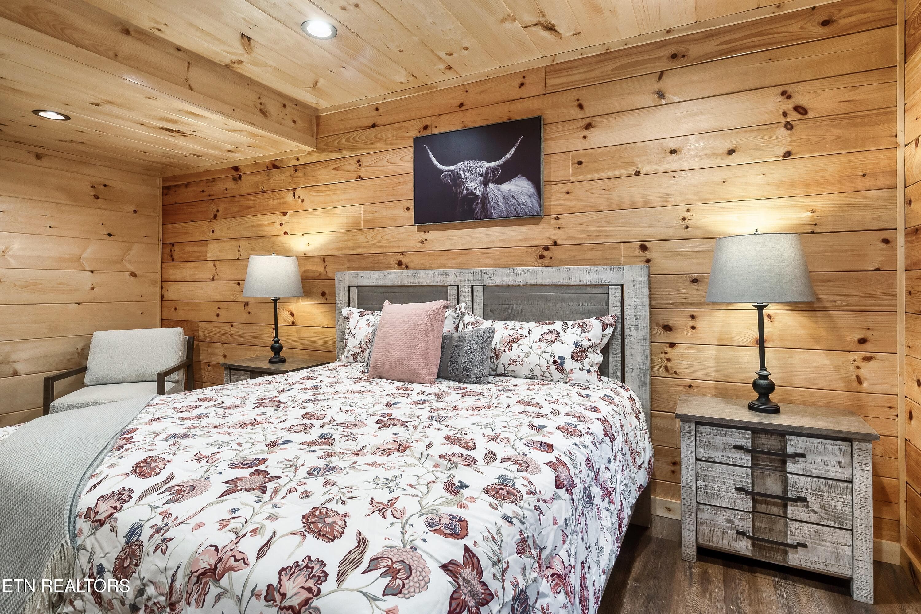809SR-21 - 809 String Run Way, Pigeon Forge, TN 37863