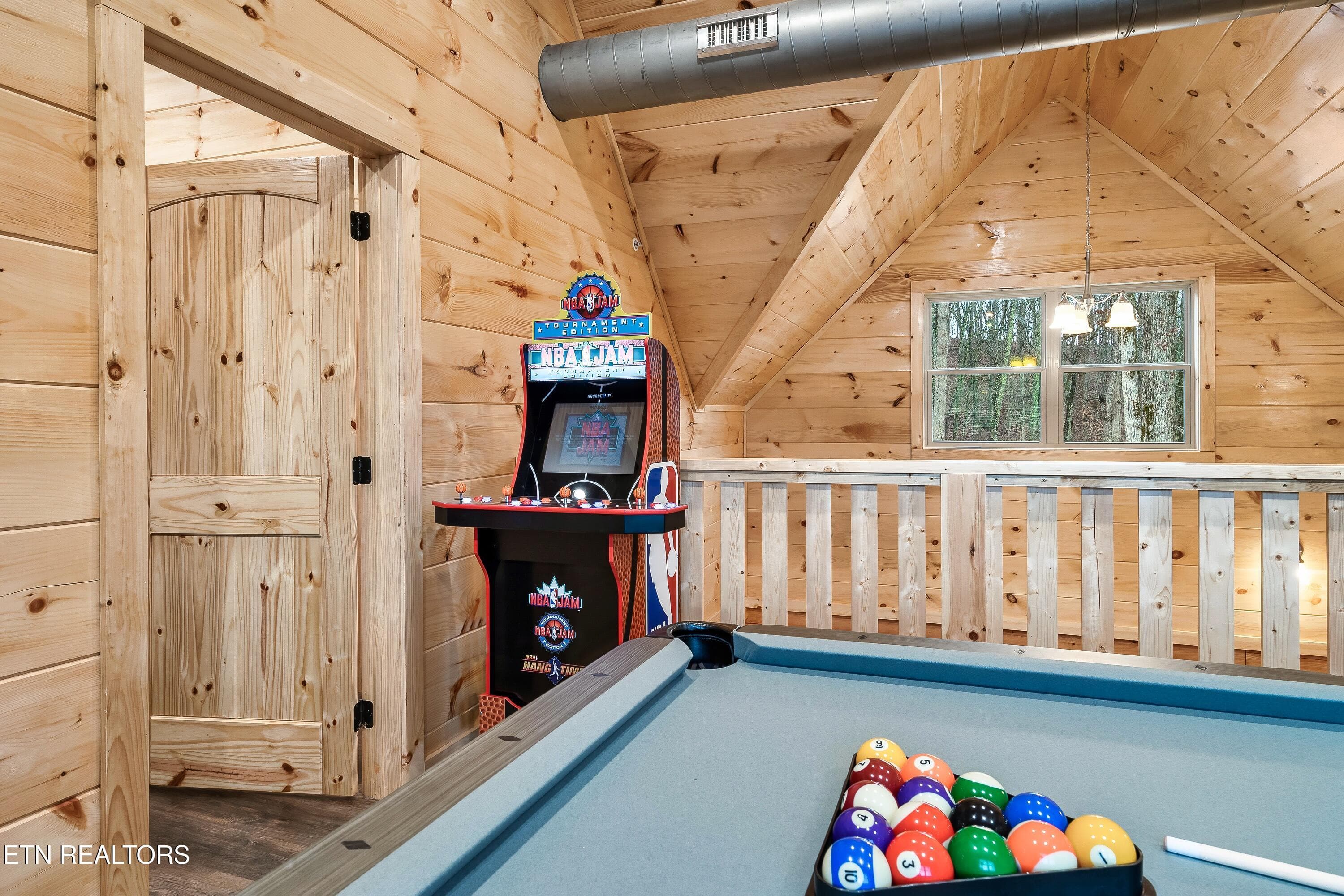 809SR-26 - 809 String Run Way, Pigeon Forge, TN 37863