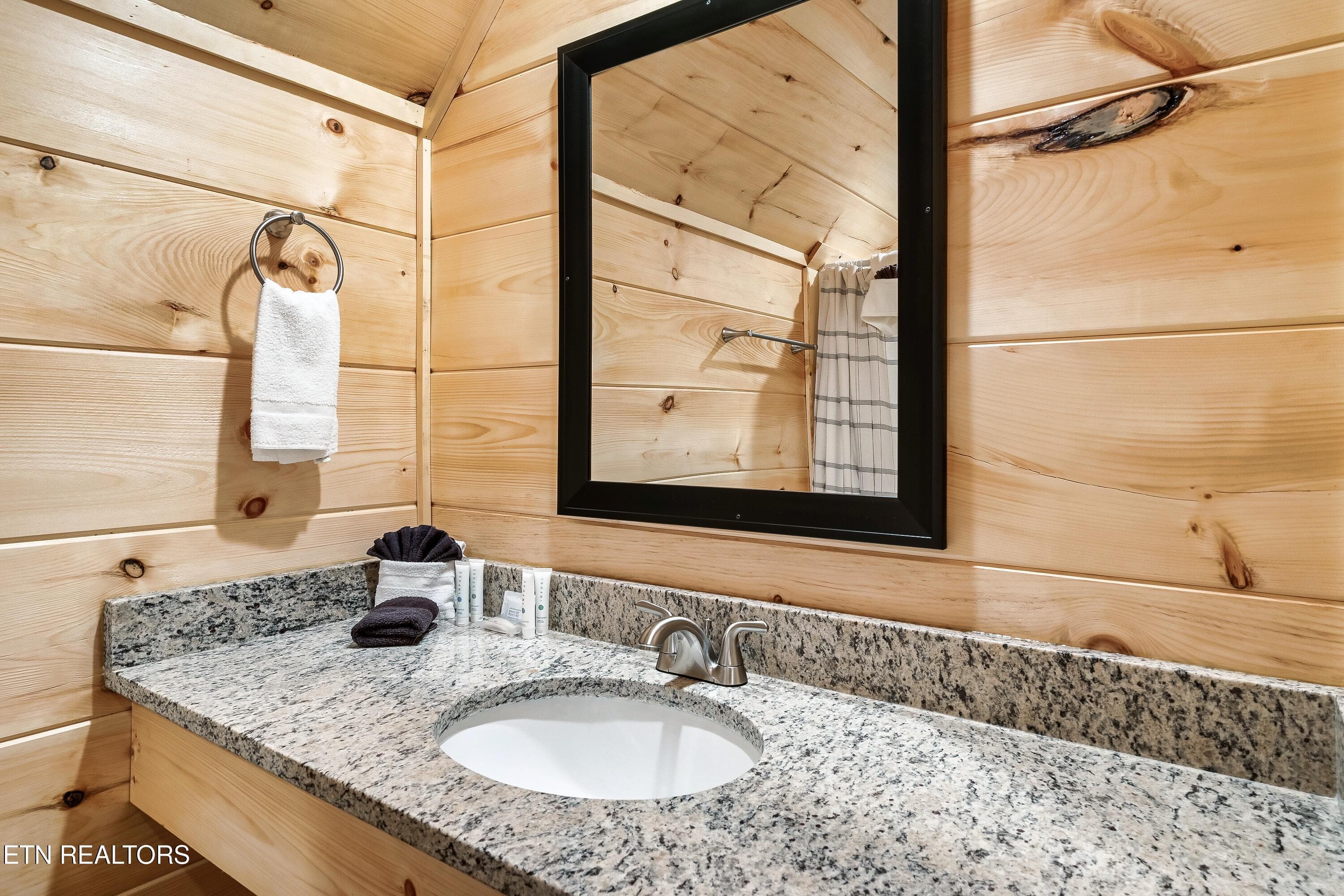 809SR-30 - 809 String Run Way, Pigeon Forge, TN 37863