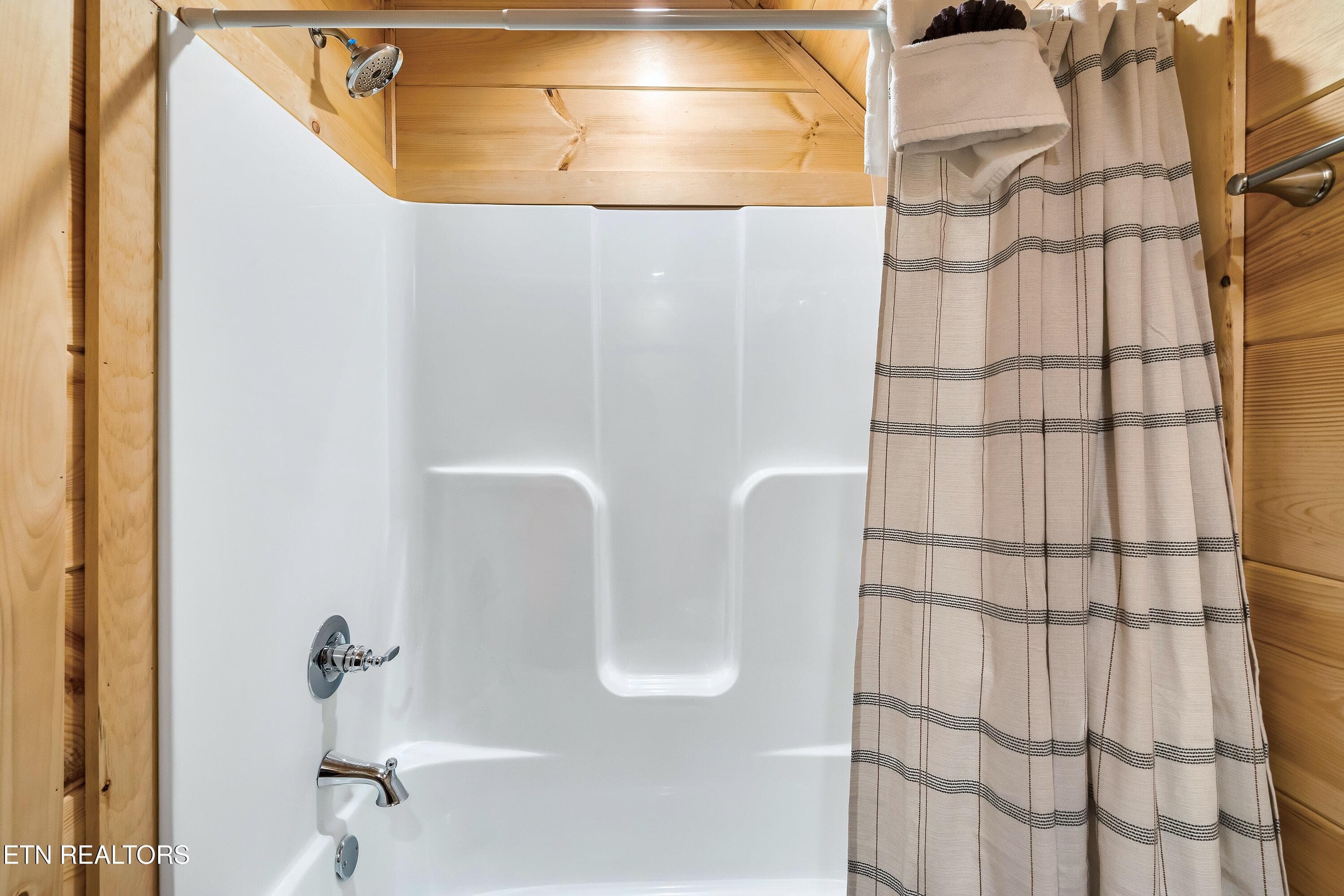 809SR-31 - 809 String Run Way, Pigeon Forge, TN 37863