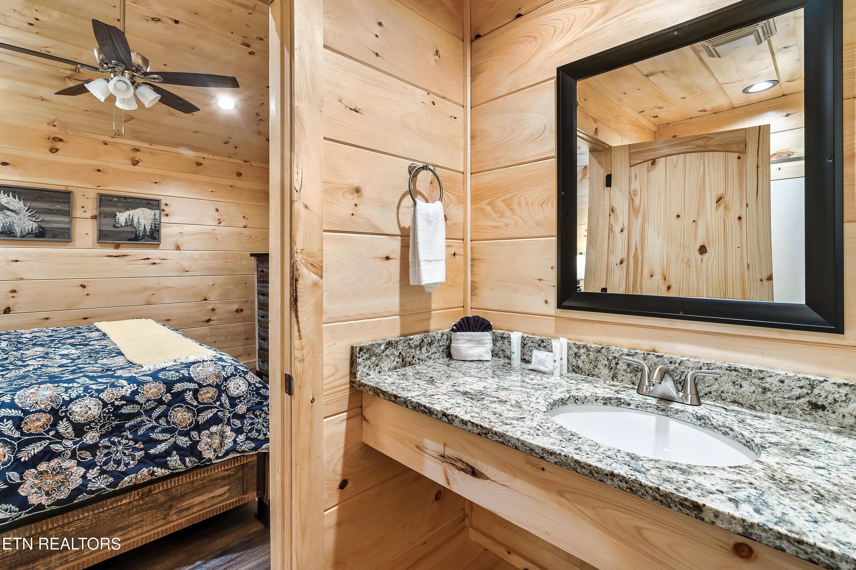 809SR-34 - 809 String Run Way, Pigeon Forge, TN 37863