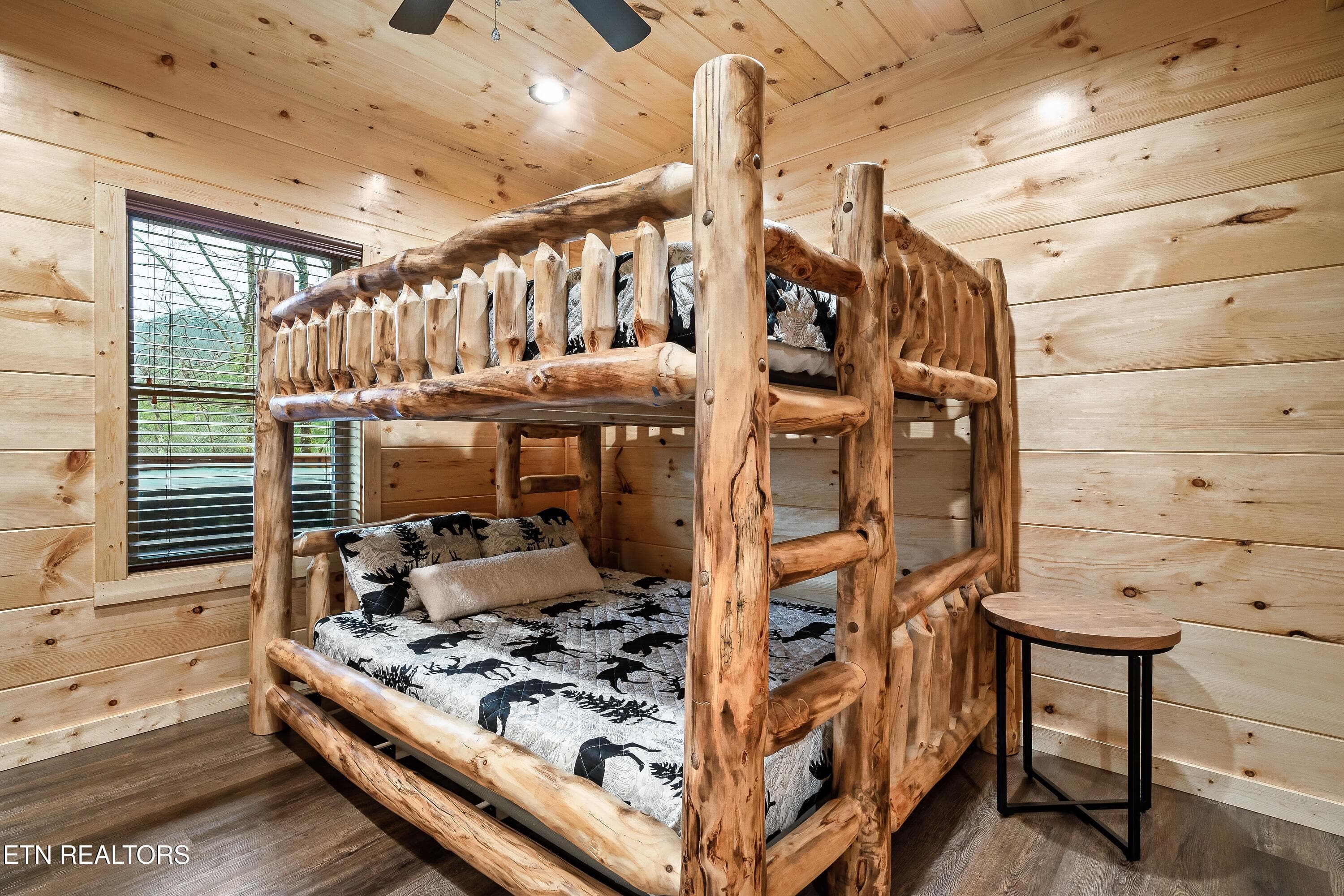 809SR-40 - 809 String Run Way, Pigeon Forge, TN 37863