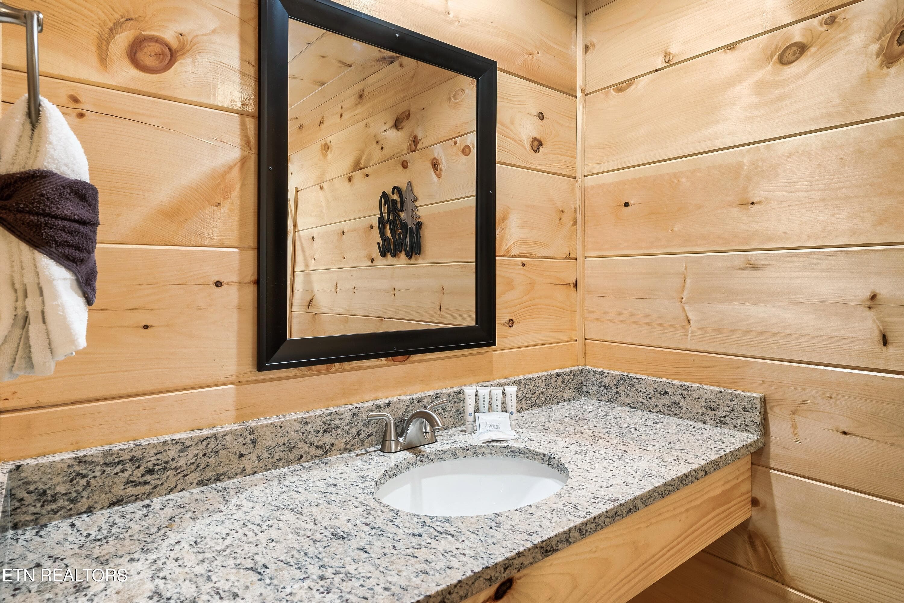 809SR-47 - 809 String Run Way, Pigeon Forge, TN 37863
