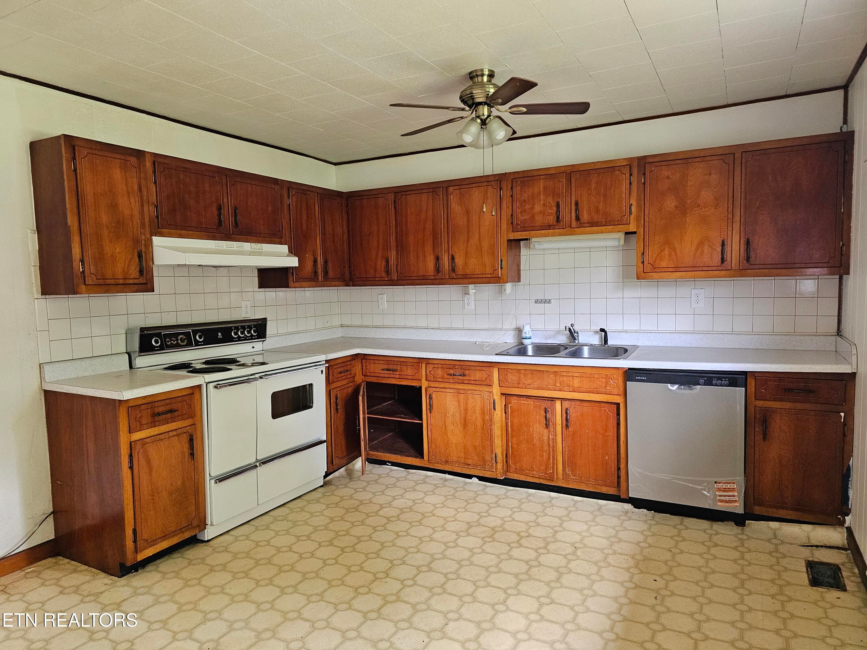 20260428_132130 - 306 Wilson Hurst St, Tazewell, TN 37879
