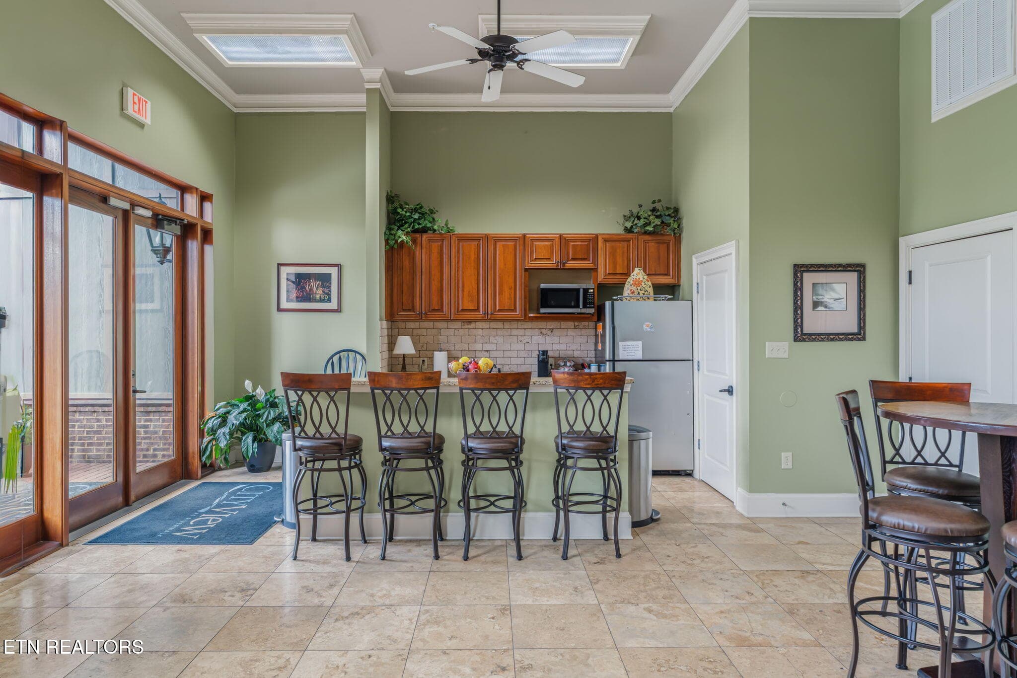 Clubhouse Kitchen CityView - 445 W Blount Ave 409, Knoxville, TN 37920, Knoxville
