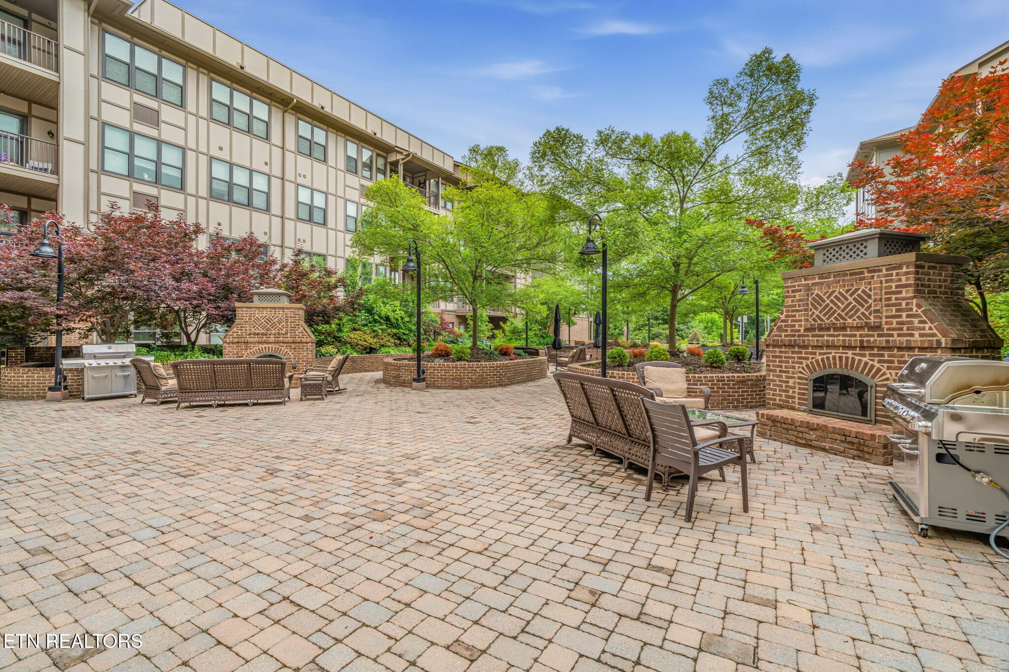 Cityview courtyard 2 - 445 W Blount Ave 409, Knoxville, TN 37920, Knoxville