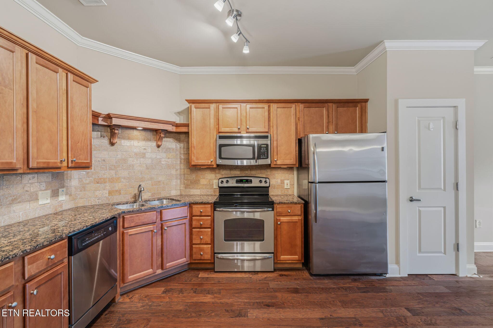 Kitchen - 445 W Blount Ave 409, Knoxville, TN 37920, Knoxville