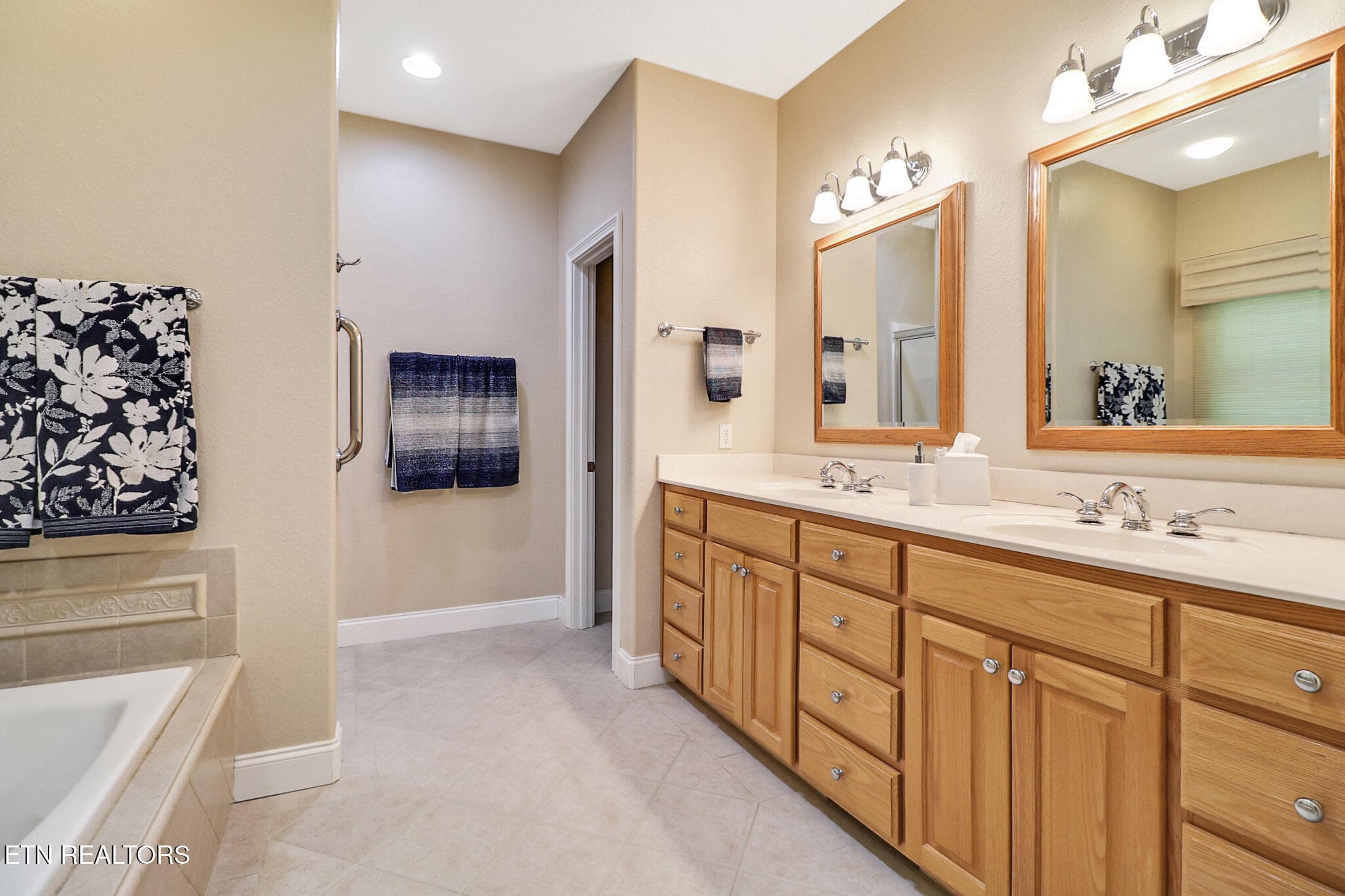 n44a2499-n44a2503 - 126 Mariners Drive, Fairfield Glade, TN 38558