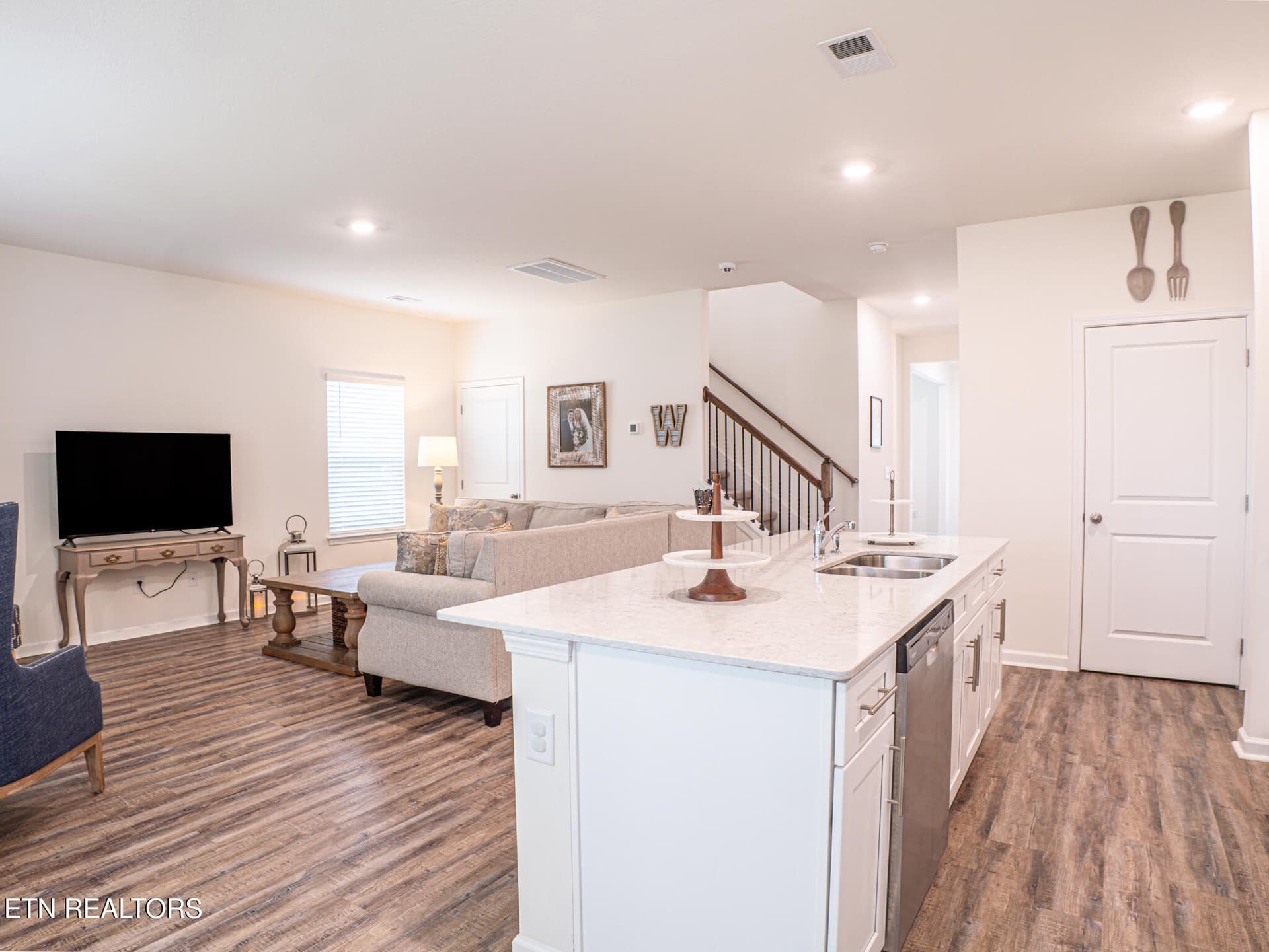 Island & Pantry - 142 Thistle Drive, Bluff City, TN 37618