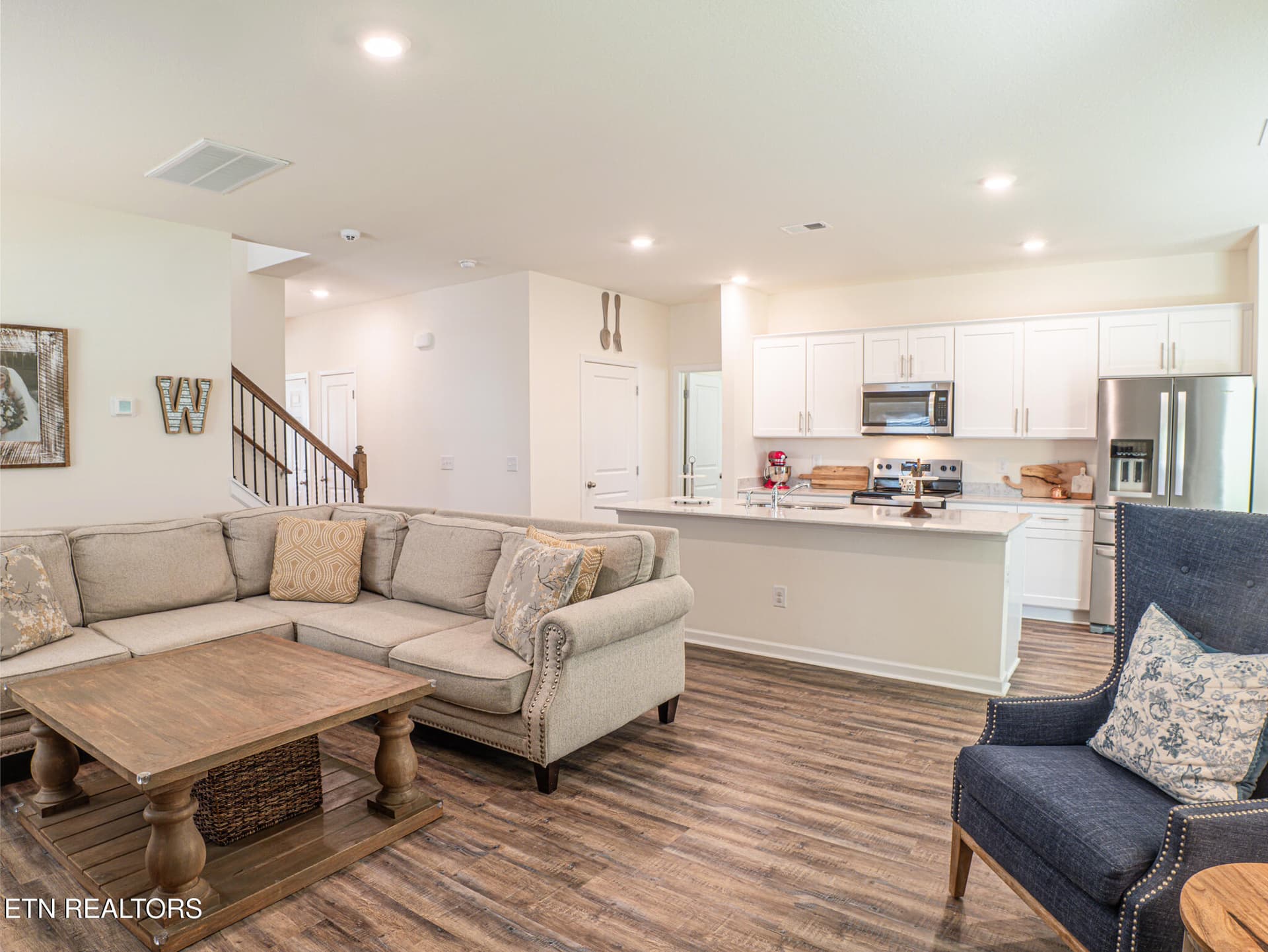 Living - 142 Thistle Drive, Bluff City, TN 37618