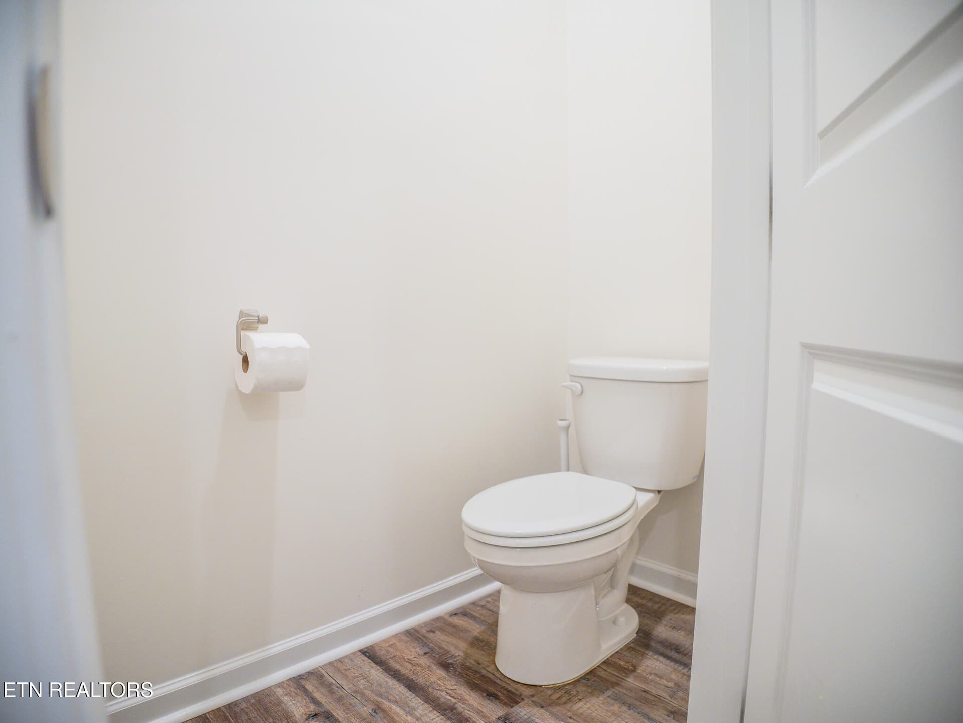 Ensuite Toilet Room - 142 Thistle Drive, Bluff City, TN 37618