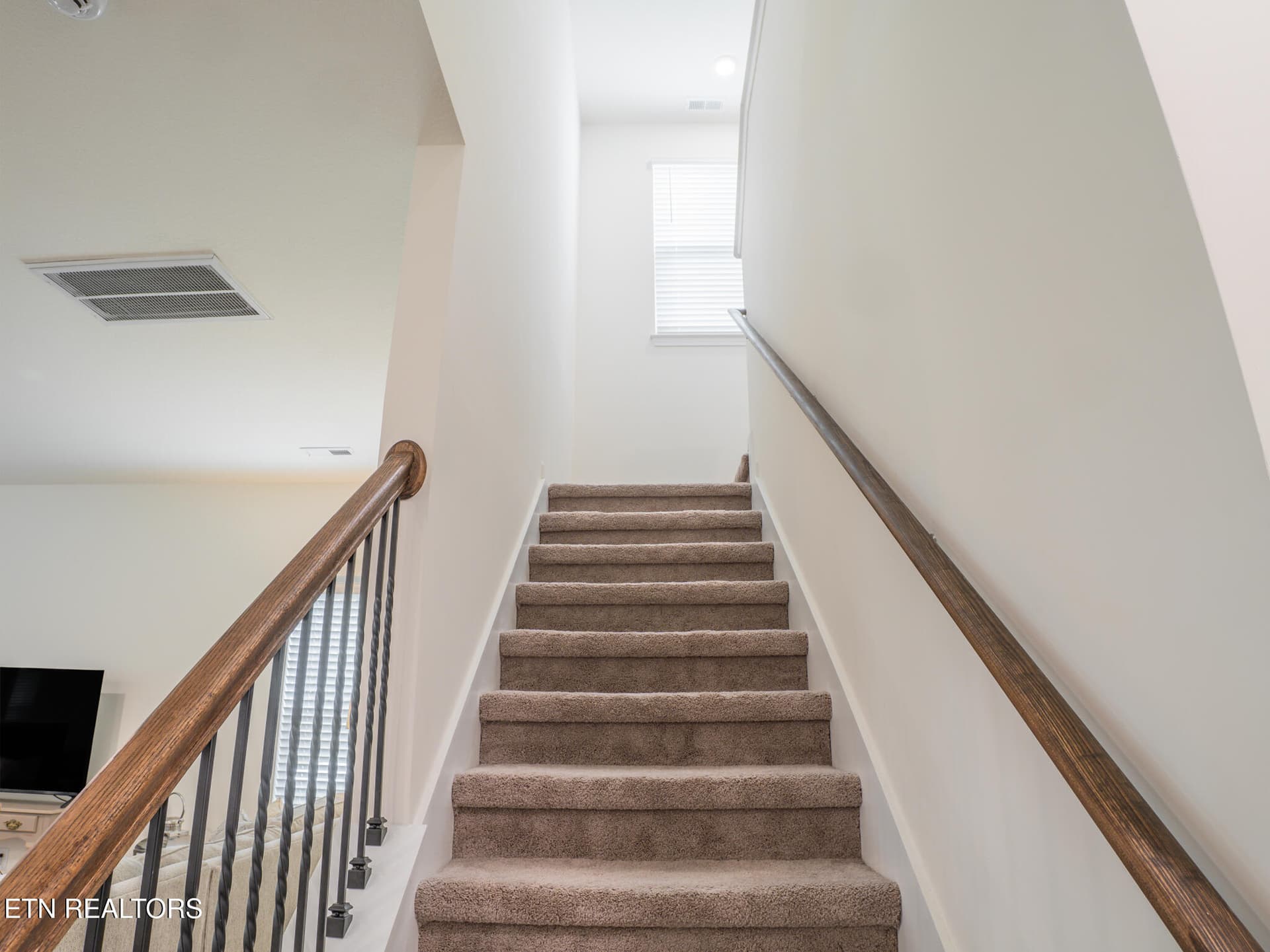 Stairs - 142 Thistle Drive, Bluff City, TN 37618