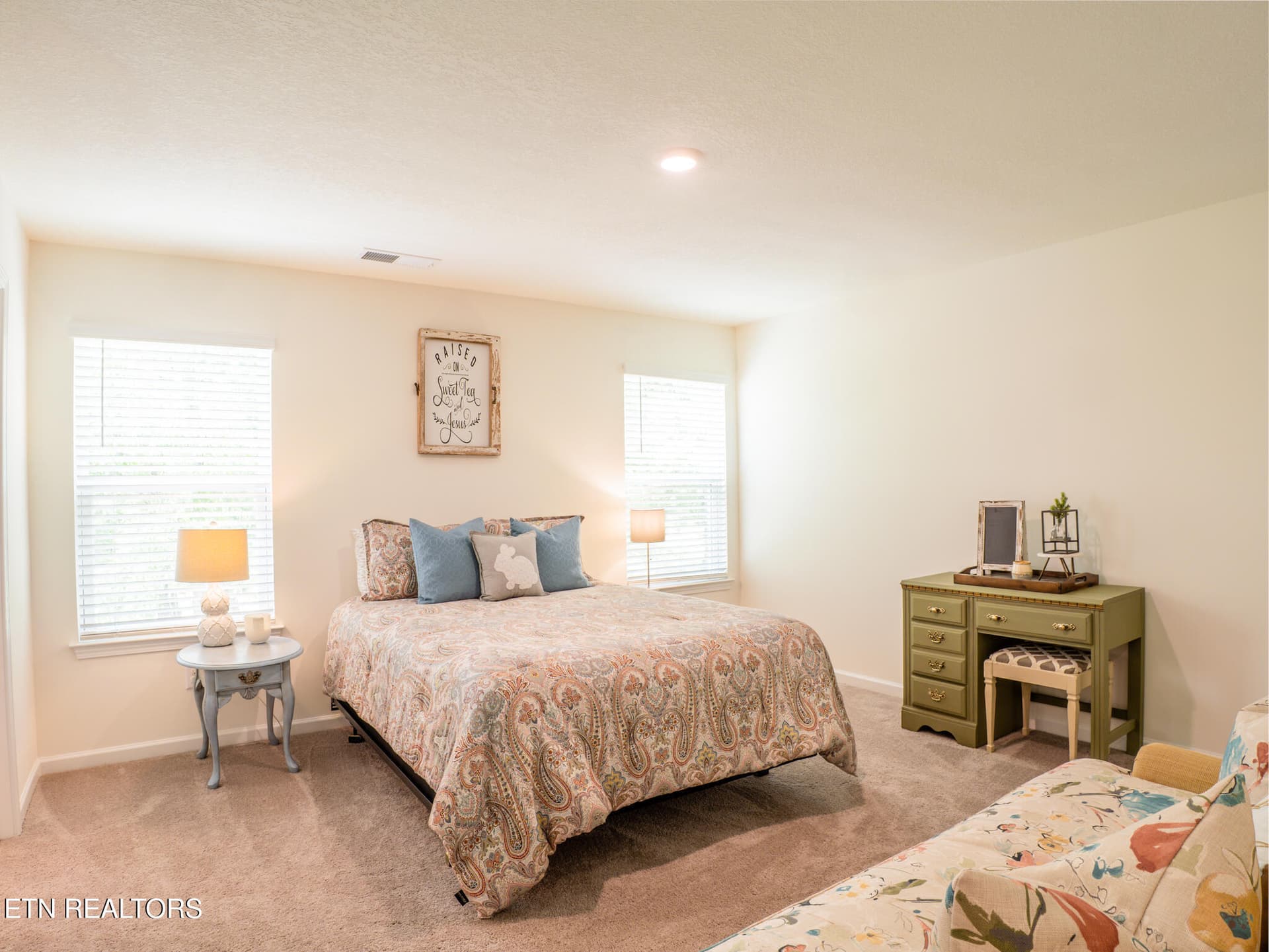 2nd Level Primary Ensuite - 142 Thistle Drive, Bluff City, TN 37618