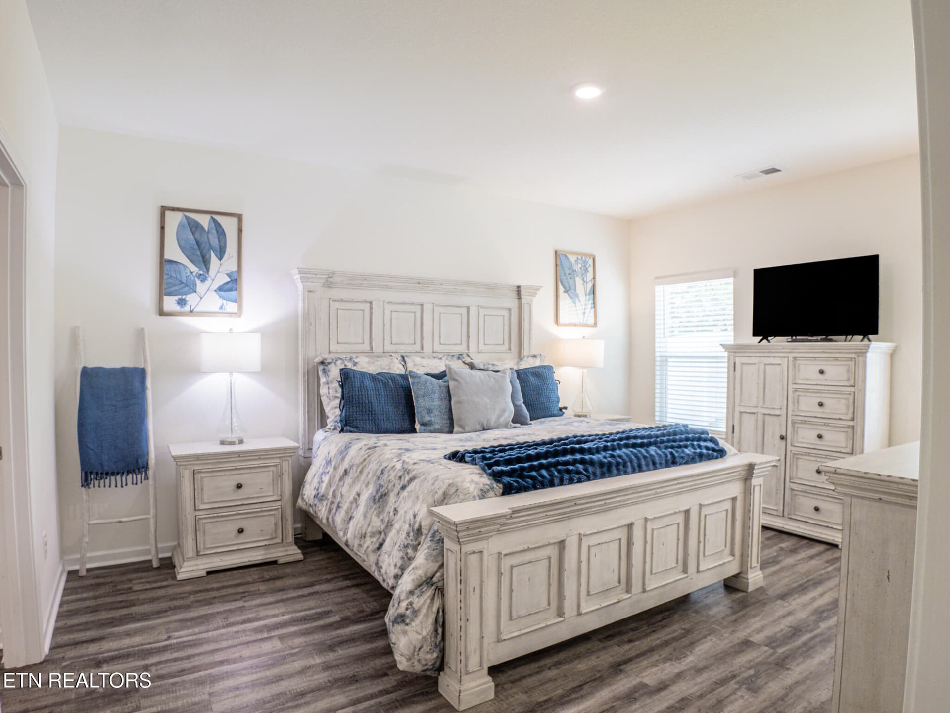 Main Level Owner's Ensuite - 142 Thistle Drive, Bluff City, TN 37618