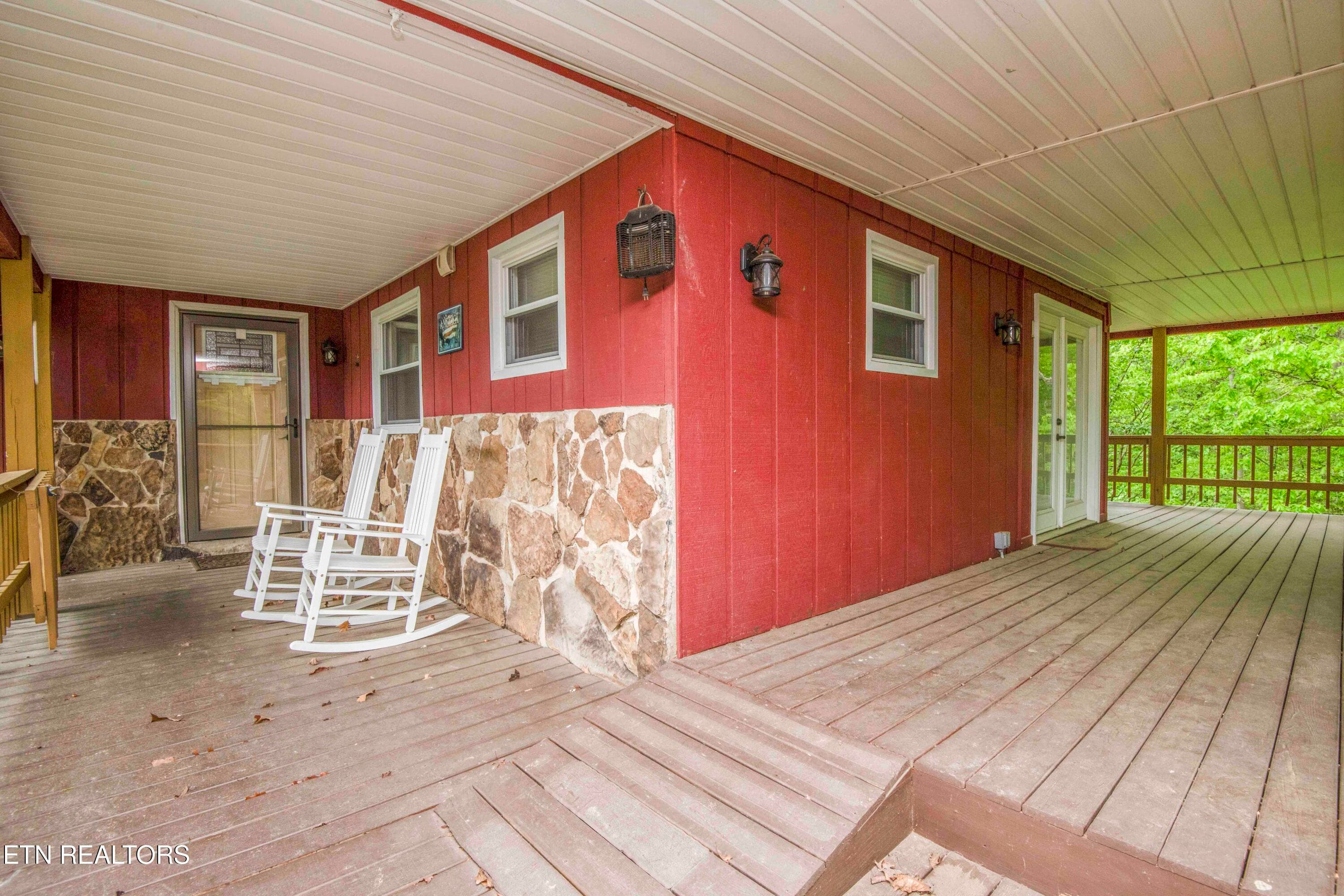 Front Porch - 355 Eli Lane, Oneida, TN 37841