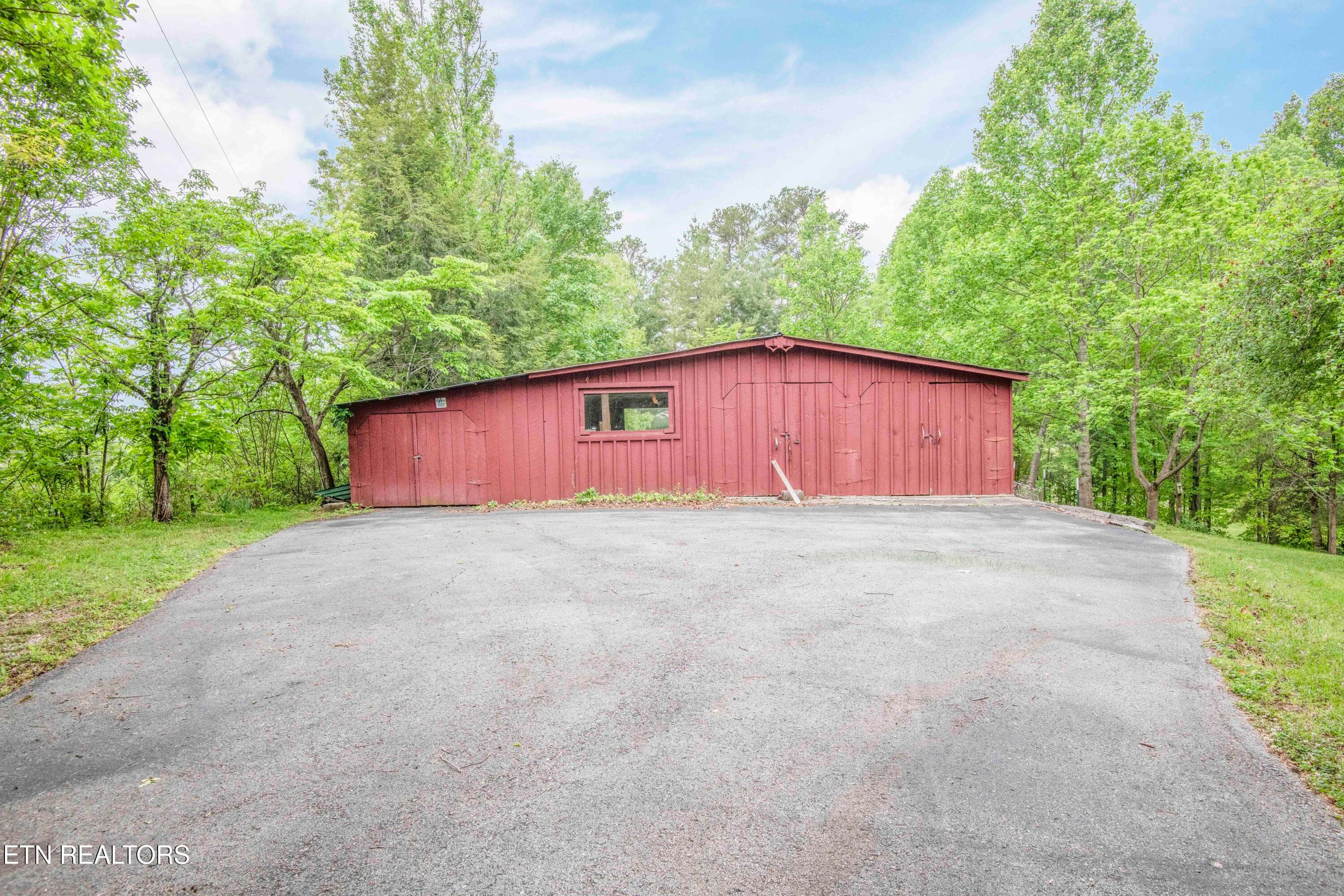 Workshop/Barn - 355 Eli Lane, Oneida, TN 37841
