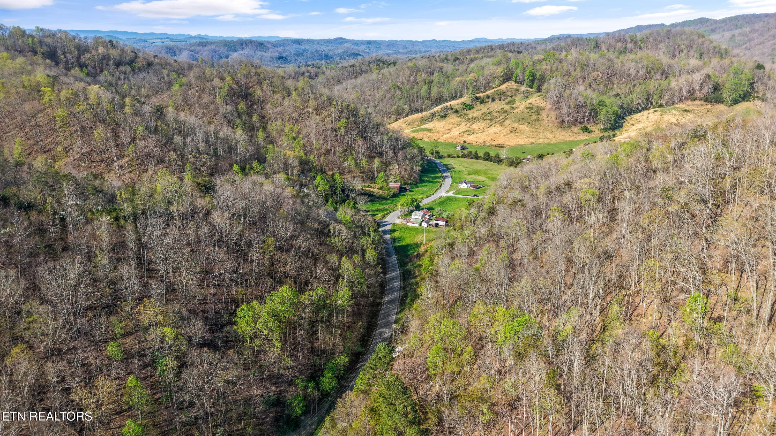 IMG_0216 - 542 Back Valley Rd, Sneedville, TN 37869, Sneedville