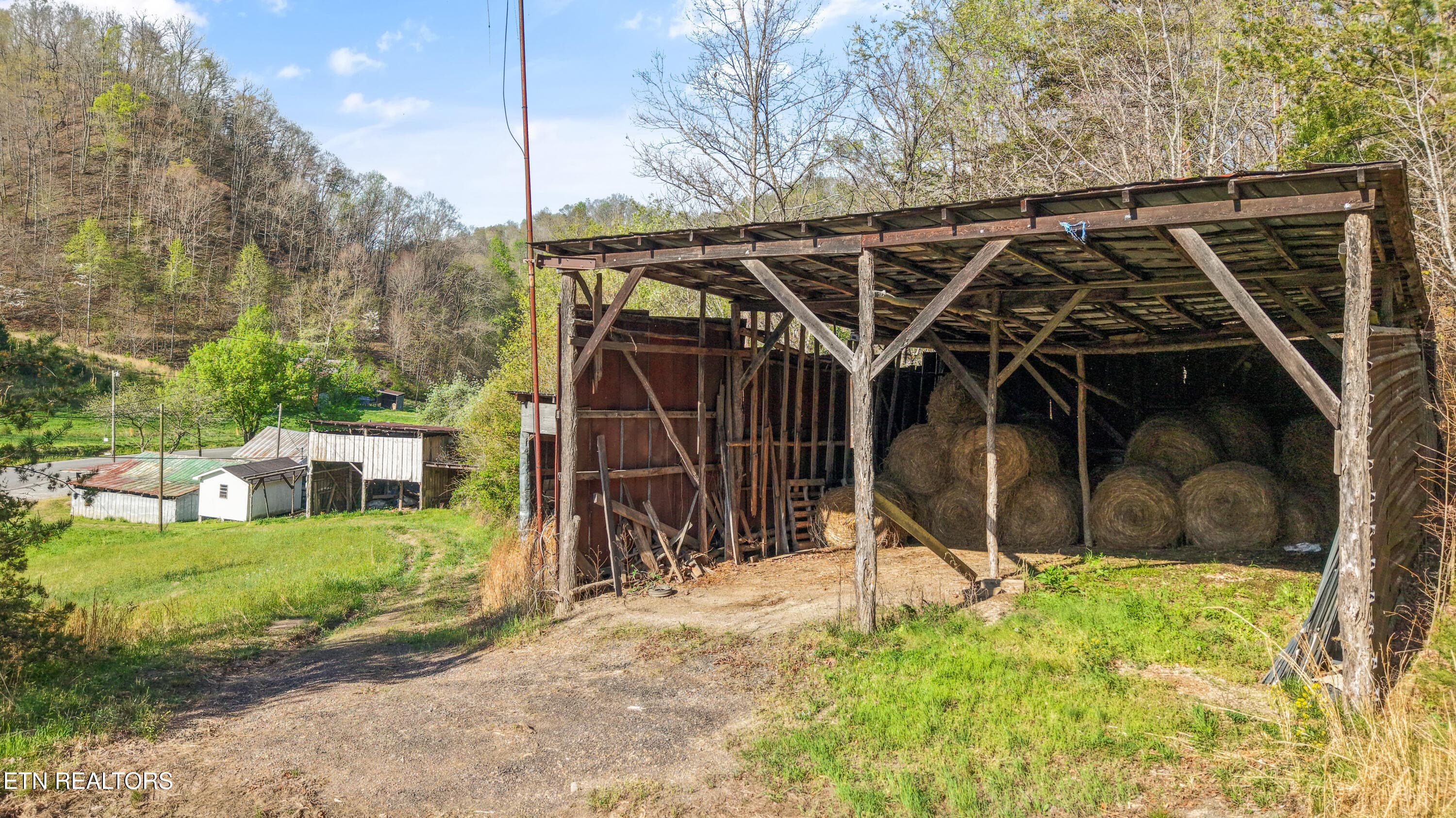 IMG_0201 - 542 Back Valley Rd, Sneedville, TN 37869, Sneedville