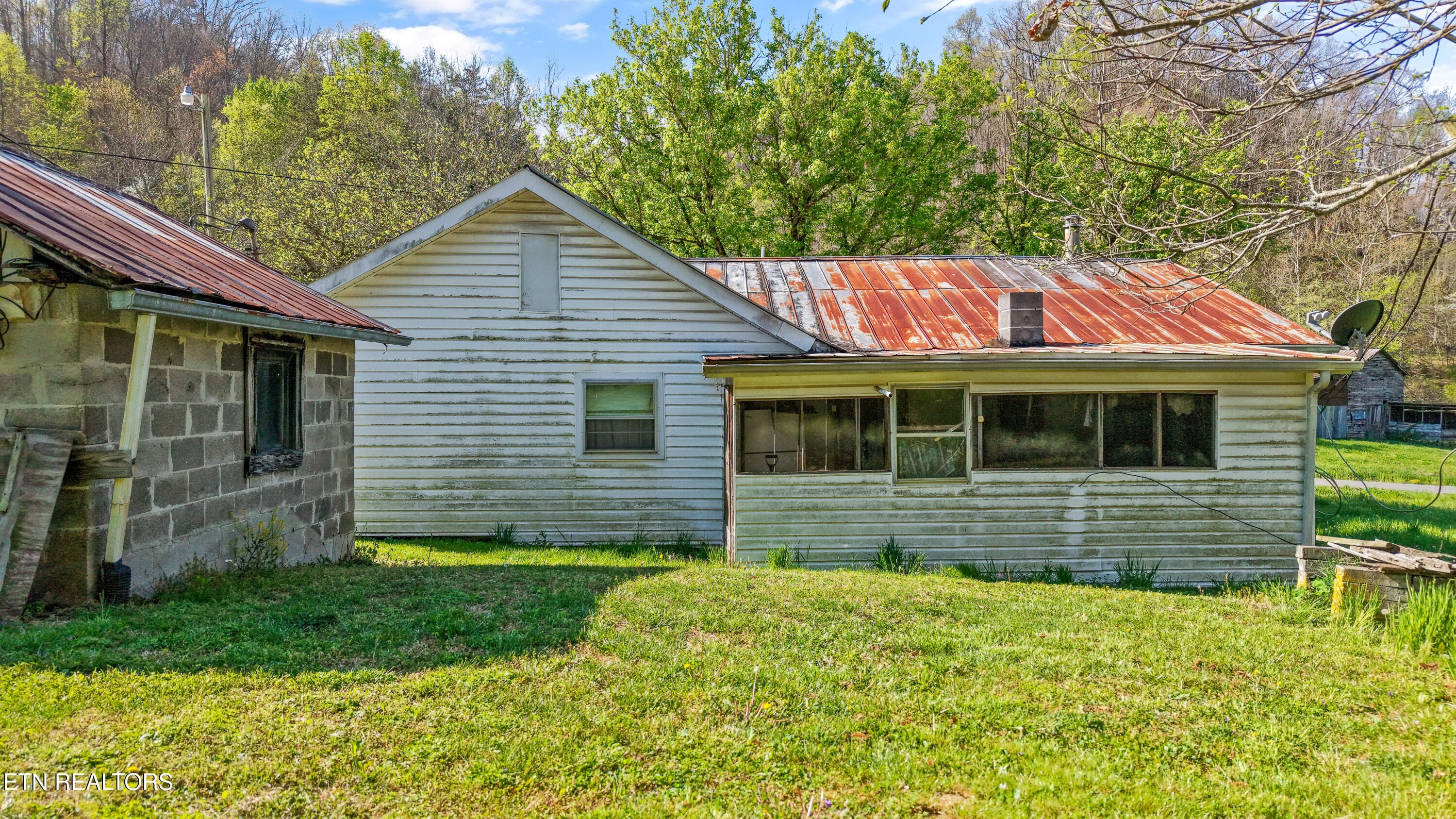 IMG_0197 - 542 Back Valley Rd, Sneedville, TN 37869, Sneedville