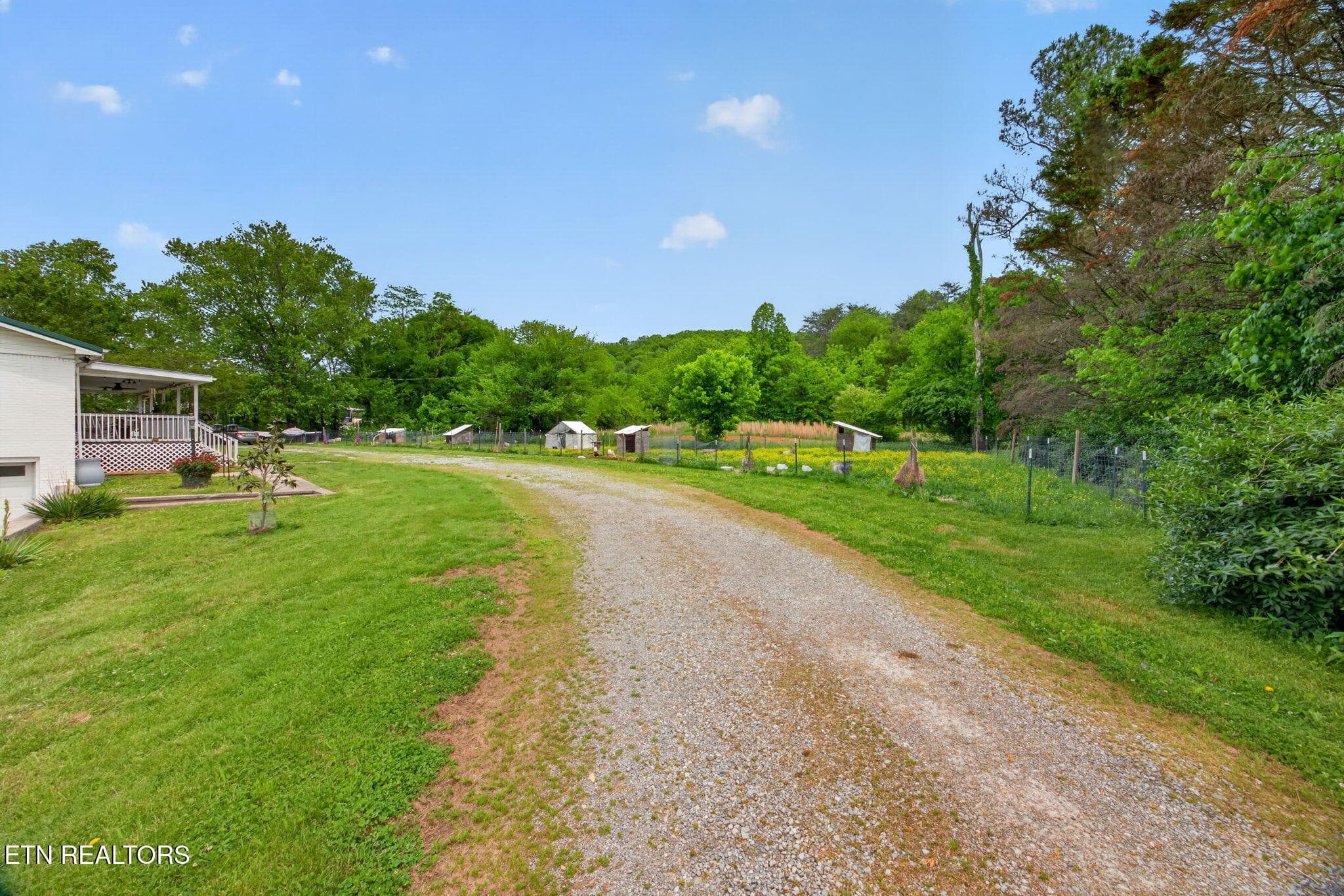 CIRCULAR DRIVEWAY - 14910 Old State Highway 28, Pikeville, TN 37367