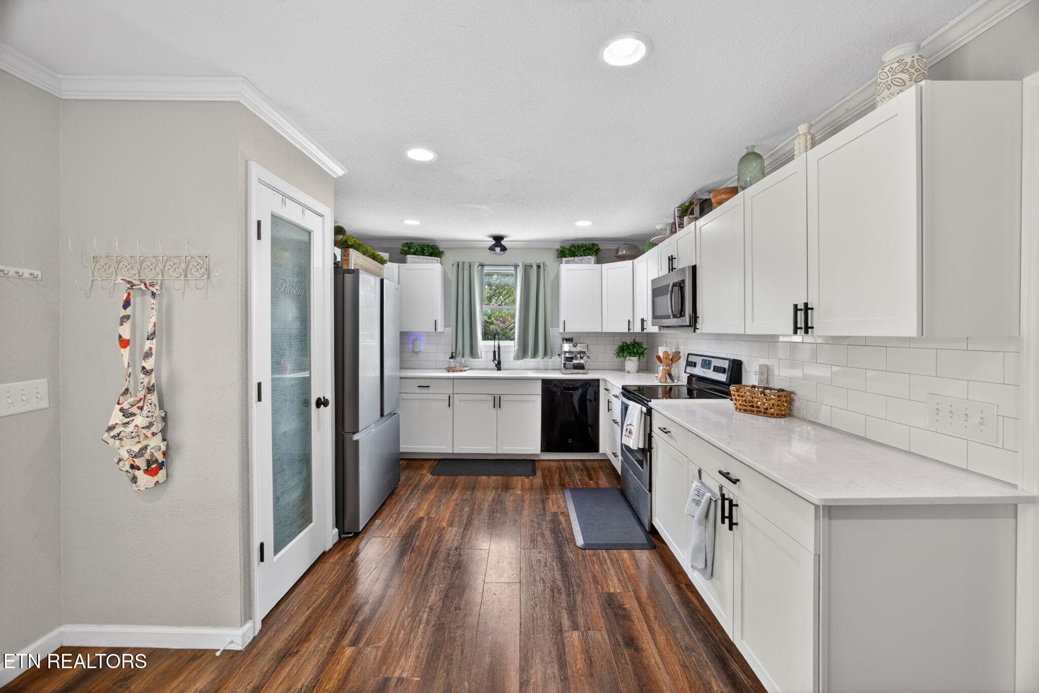 PRETTY KITCHEN - 14910 Old State Highway 28, Pikeville, TN 37367